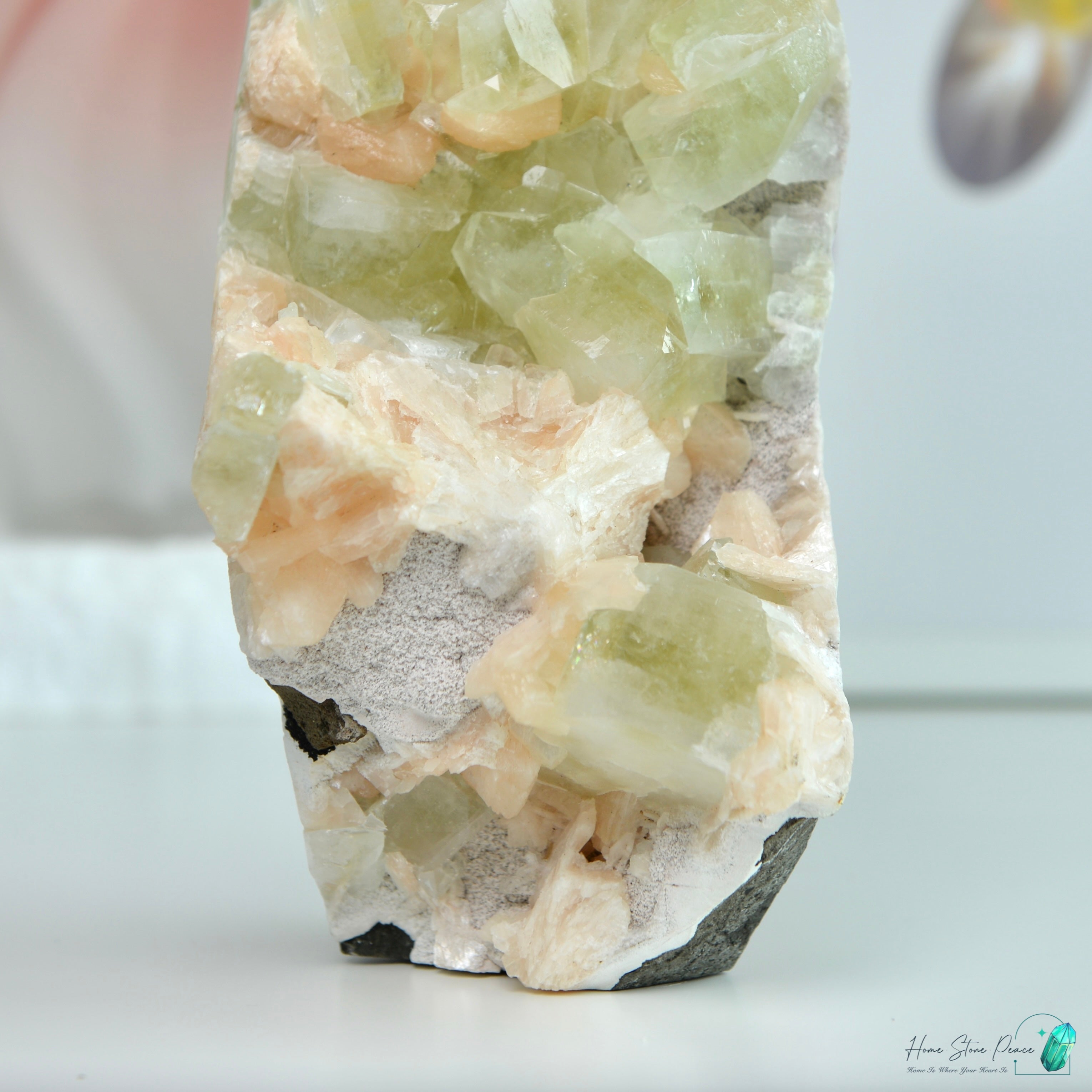 精品印度大顆綠魚眼石橙輝沸石共生原石 Green Apophyllite with Peach Stilbite Cluster