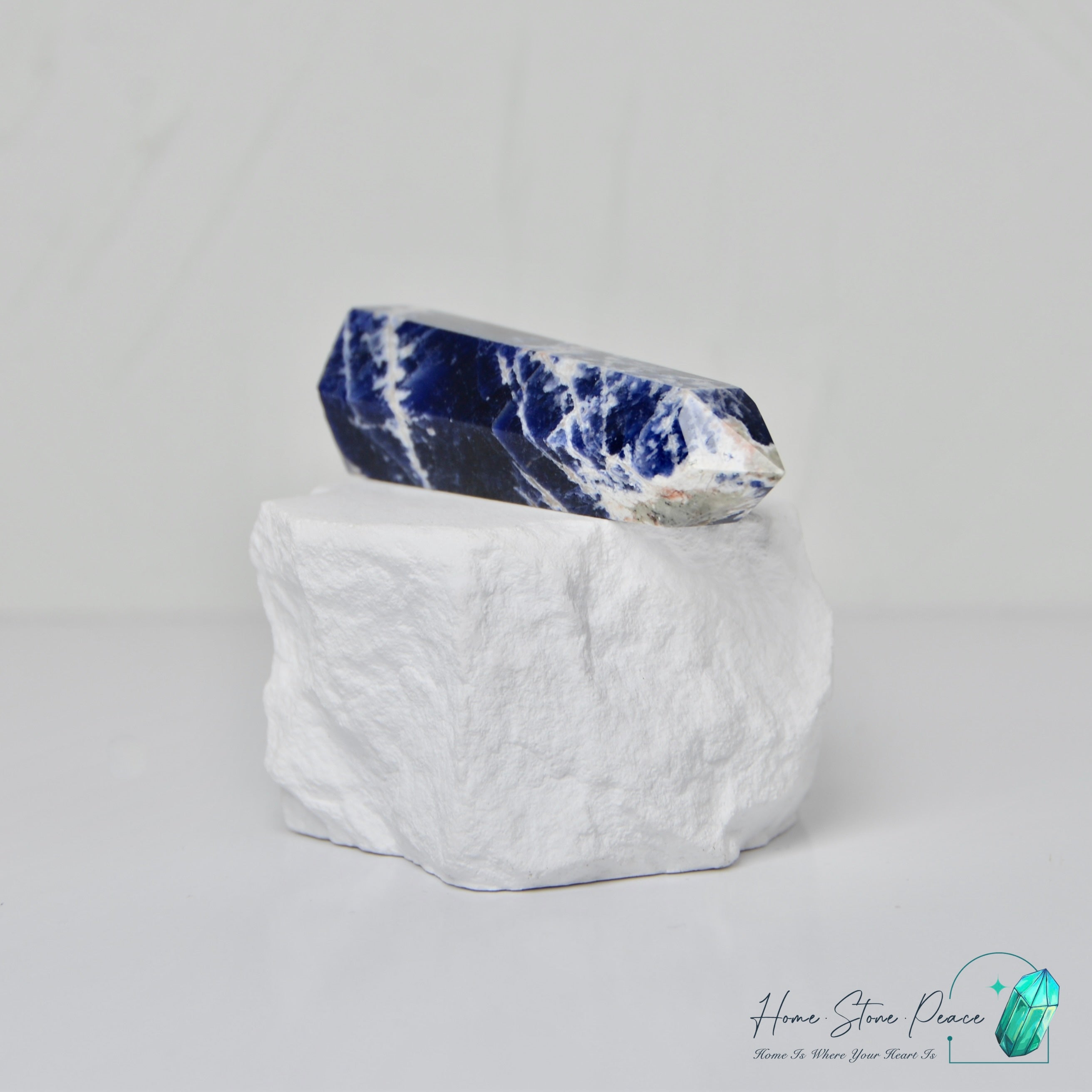 藍紋石柱 Sodalite Tower