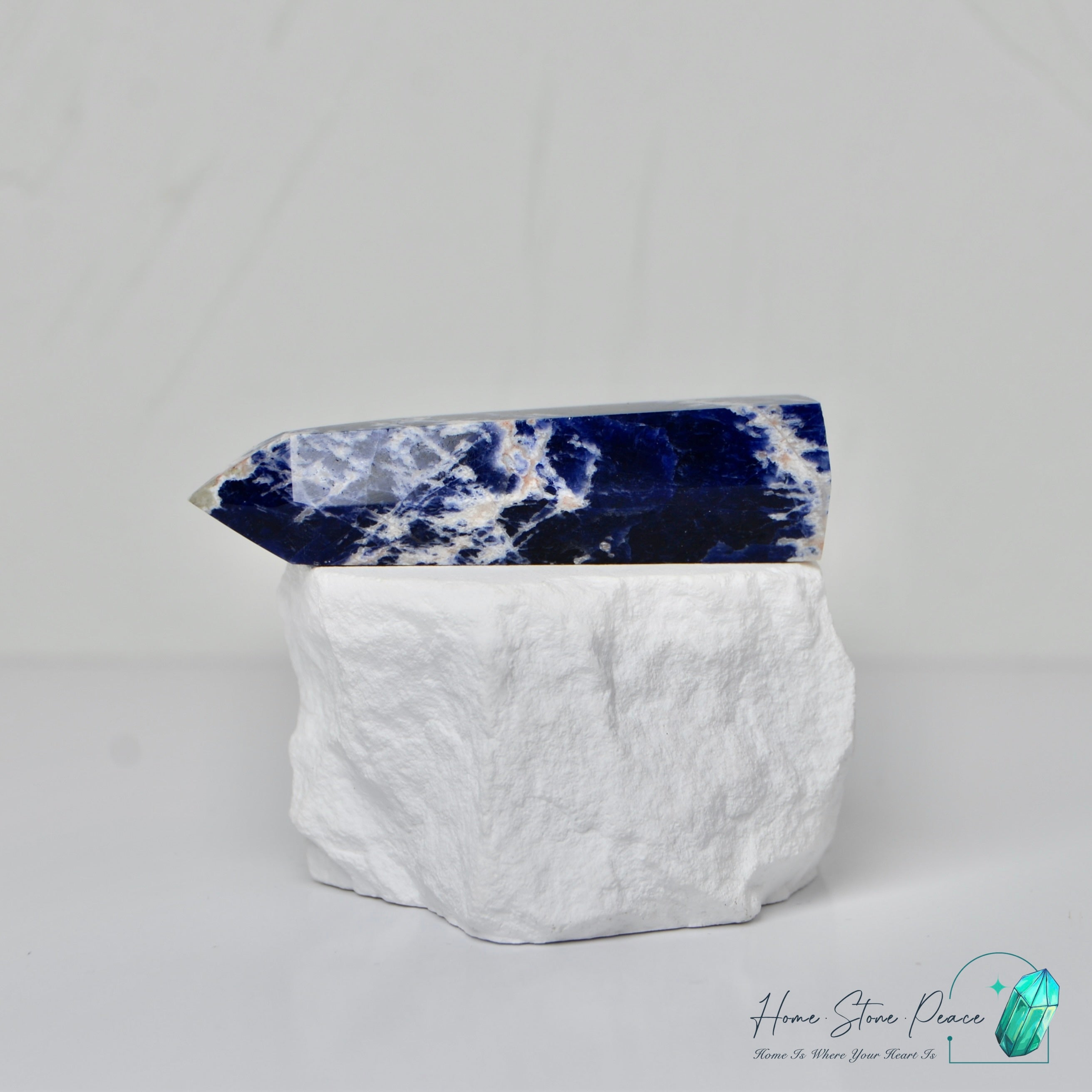 藍紋石柱 Sodalite Tower