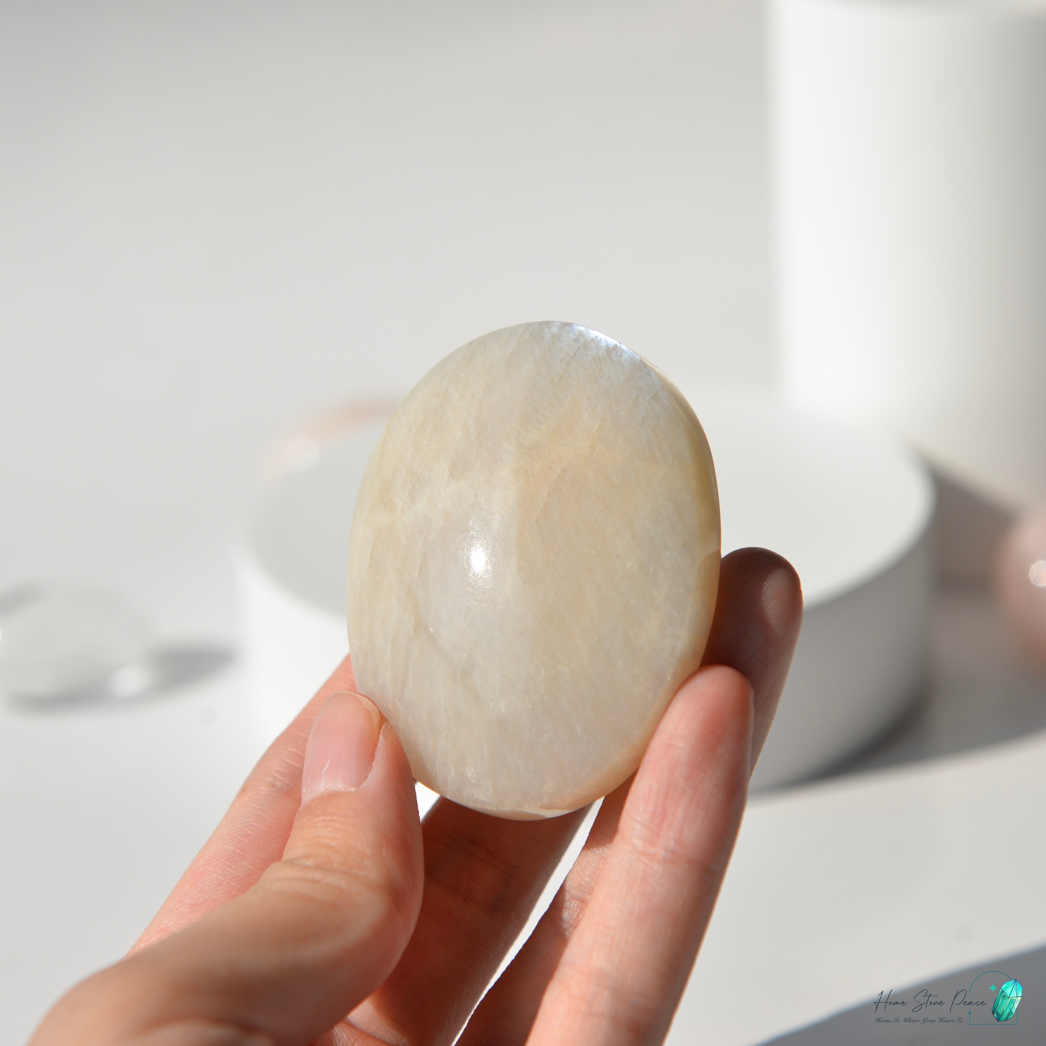 坦桑尼亞月光石手握石 Tanzanian Moonstone Palm Stone