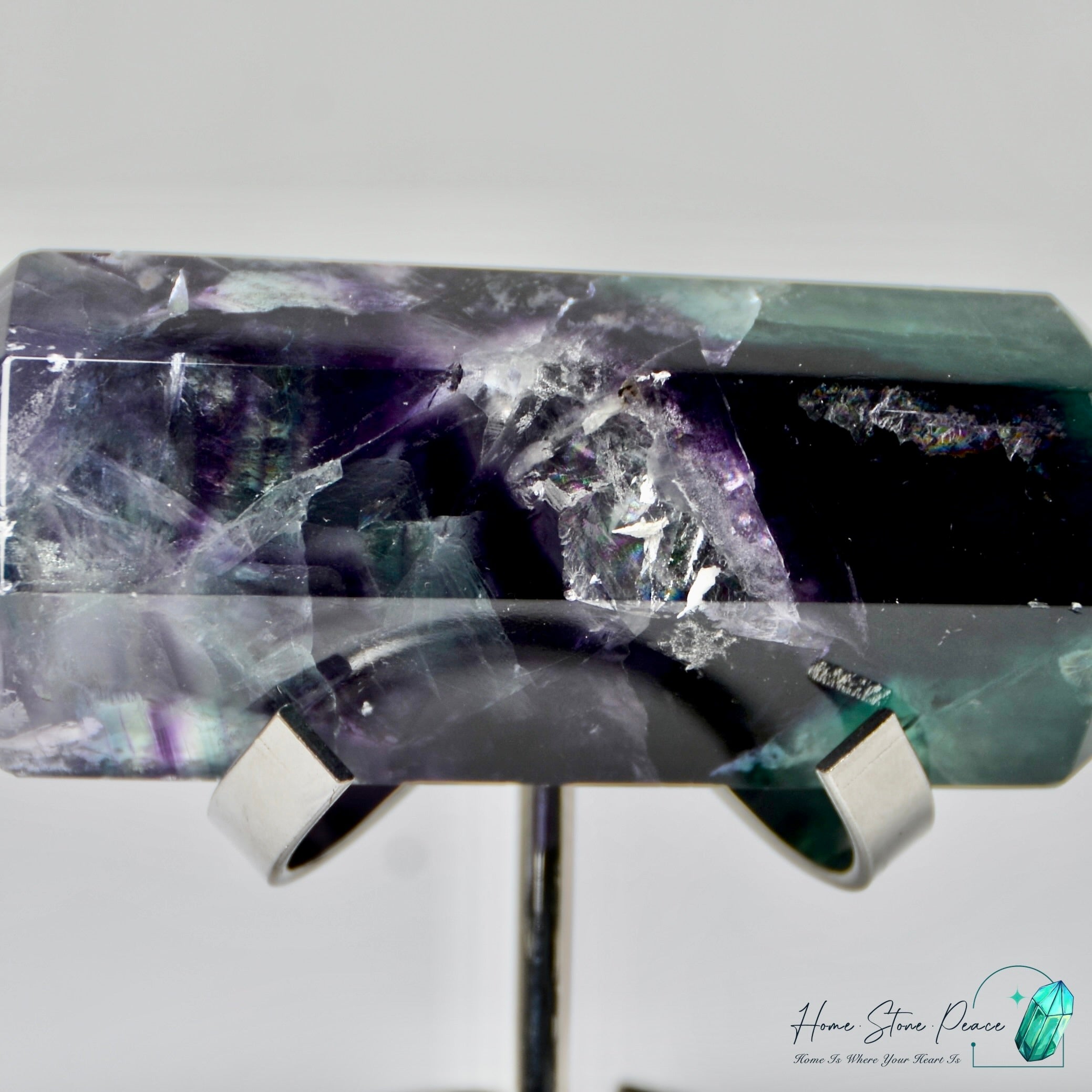 雙尖彩虹螢石柱 Double Terminated Fluorite Tower with Rainbows