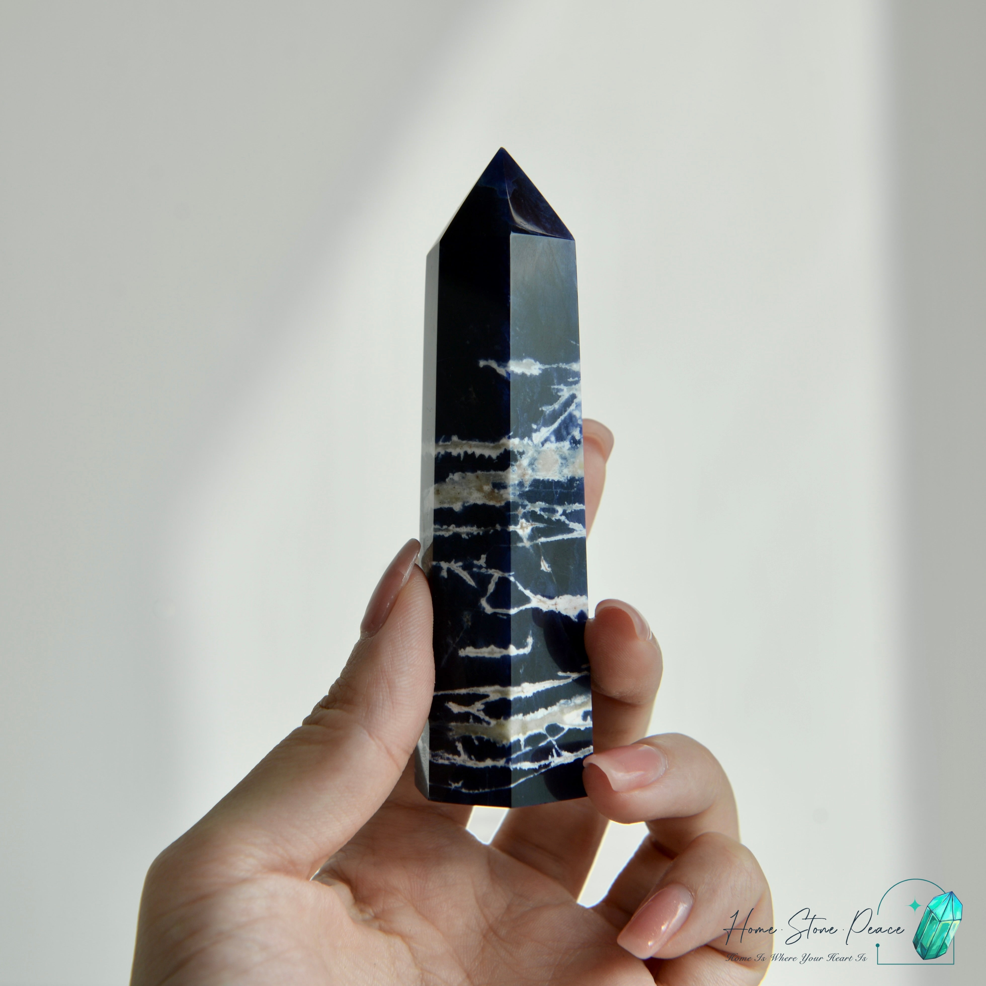 藍紋石柱 Sodalite Tower