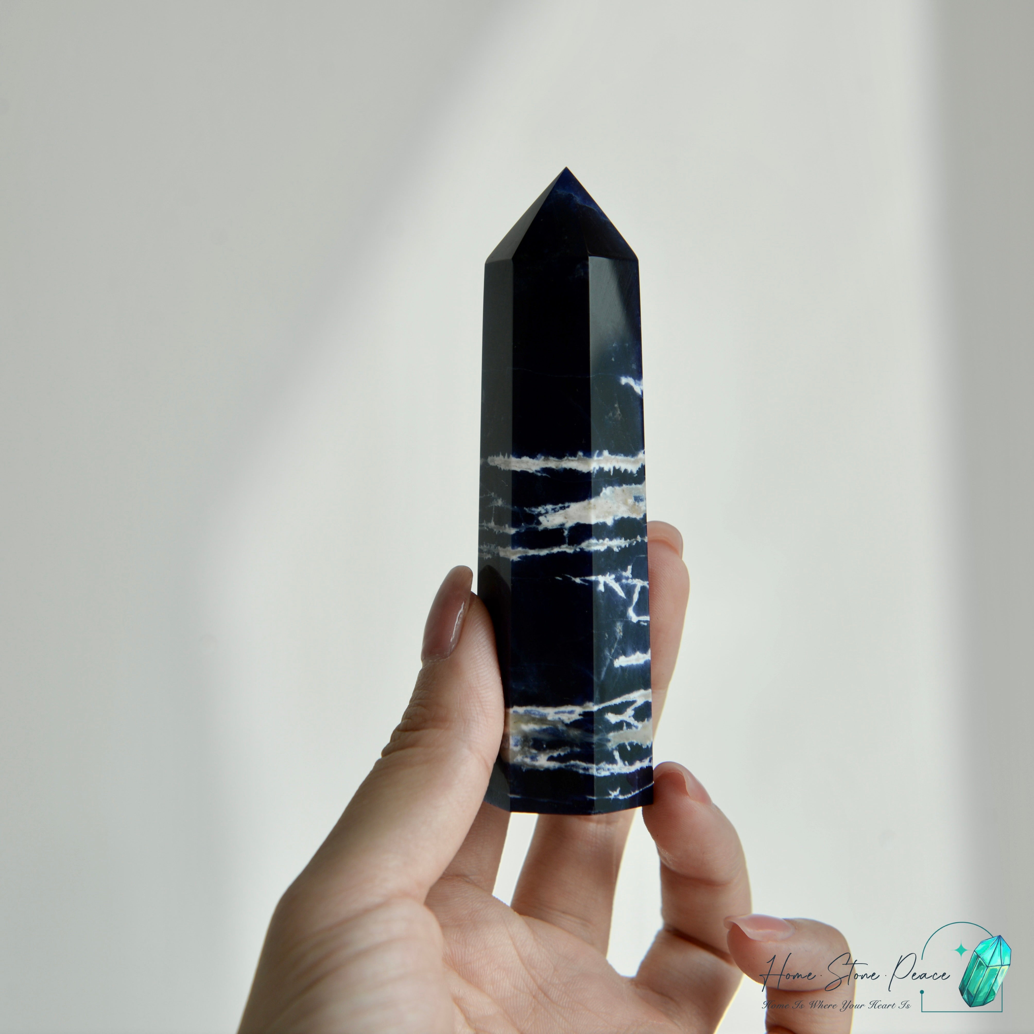 藍紋石柱 Sodalite Tower