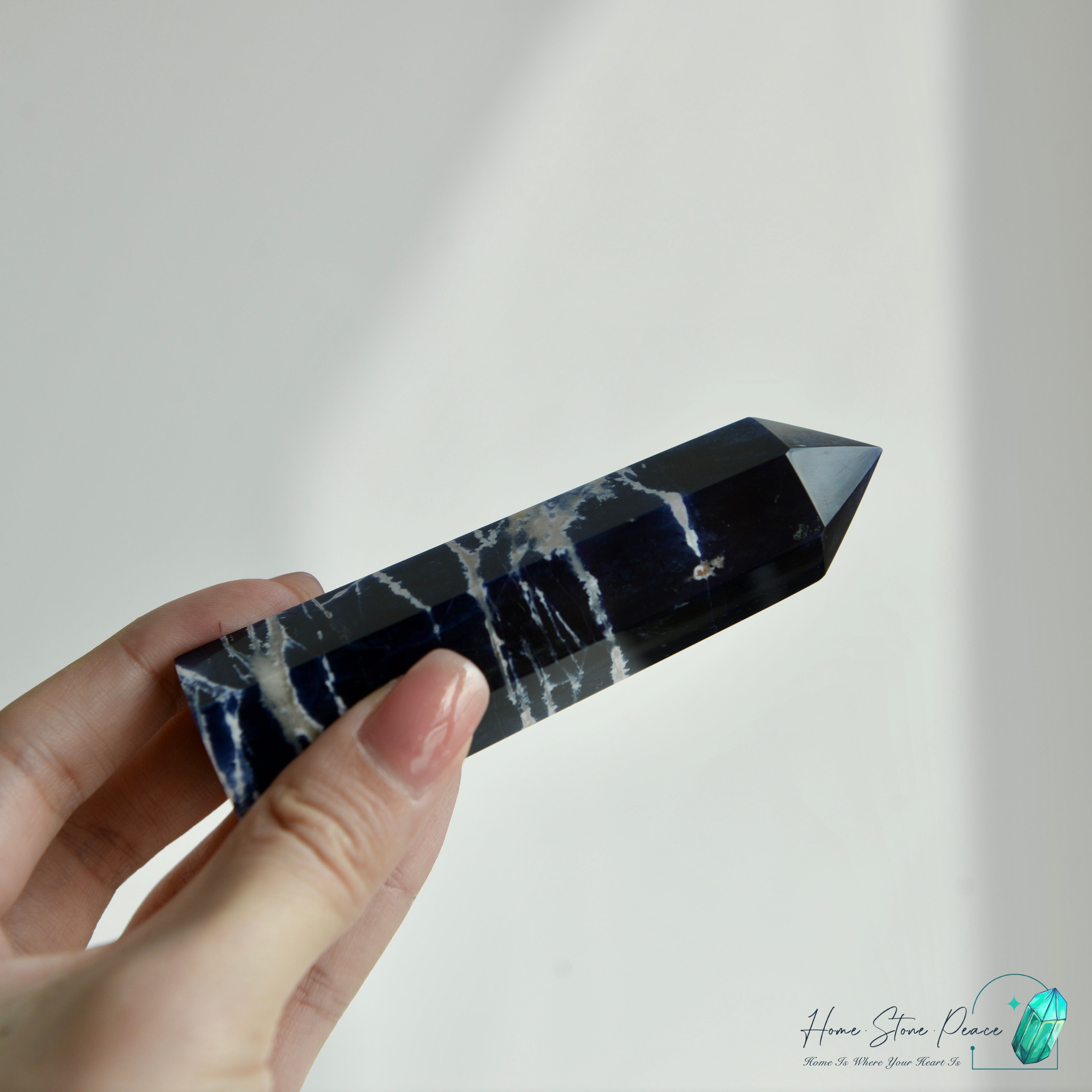 藍紋石柱 Sodalite Tower