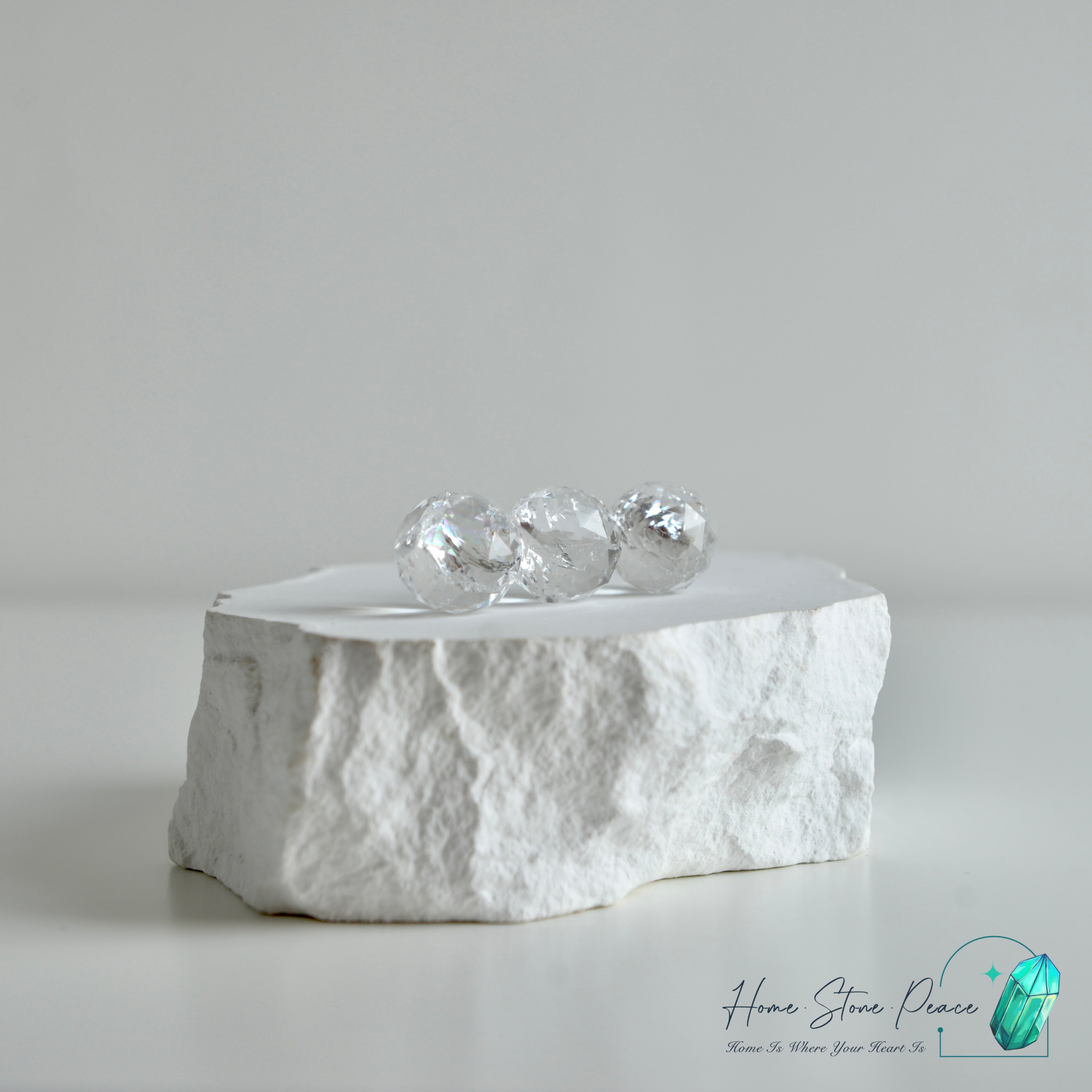多面彩虹白水晶小球 Mini Faceted Clear Quartz Ball with Rainbows
