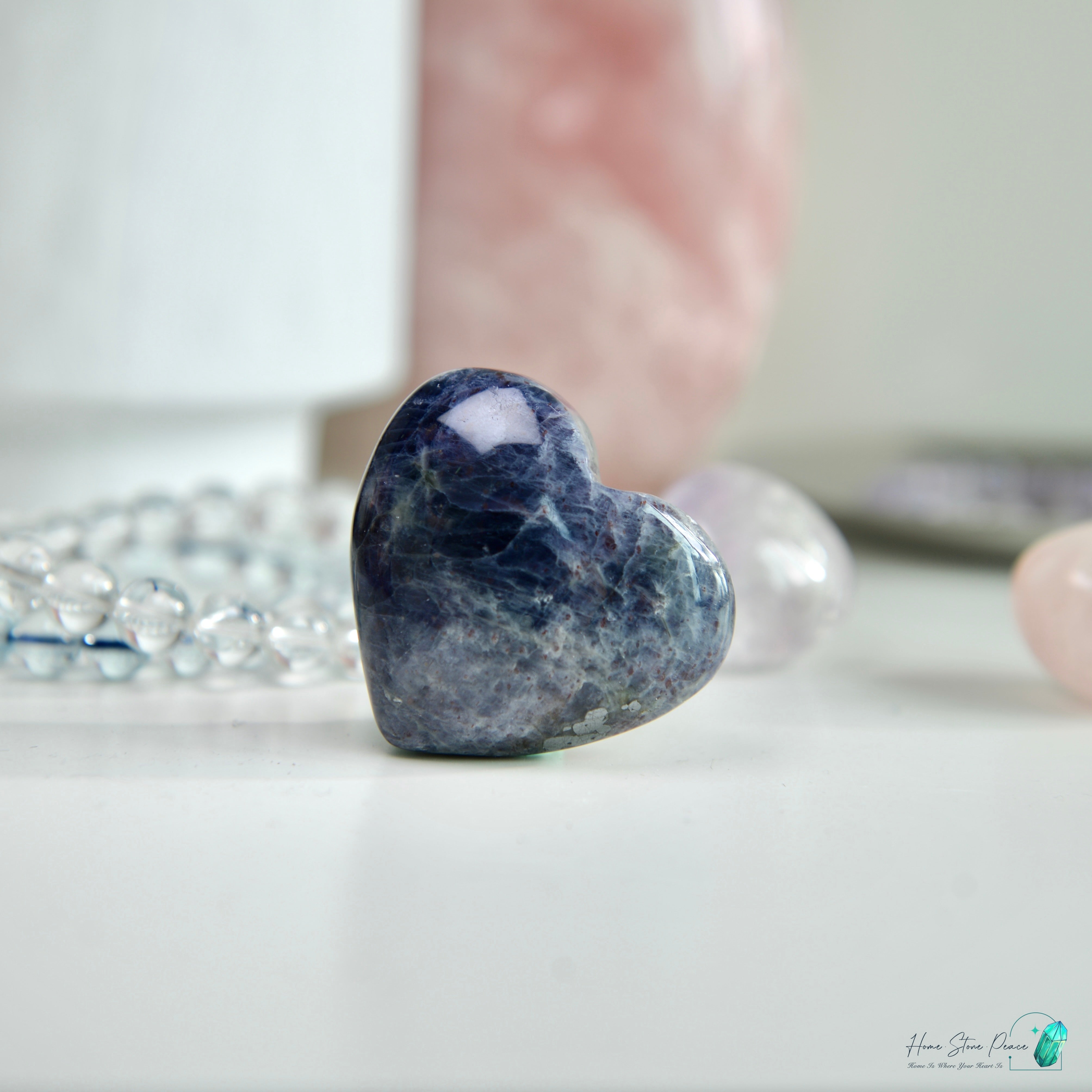 血滴堇青磁鐵礦共生心心 Bloodshot Lolite Heart with Magnetite