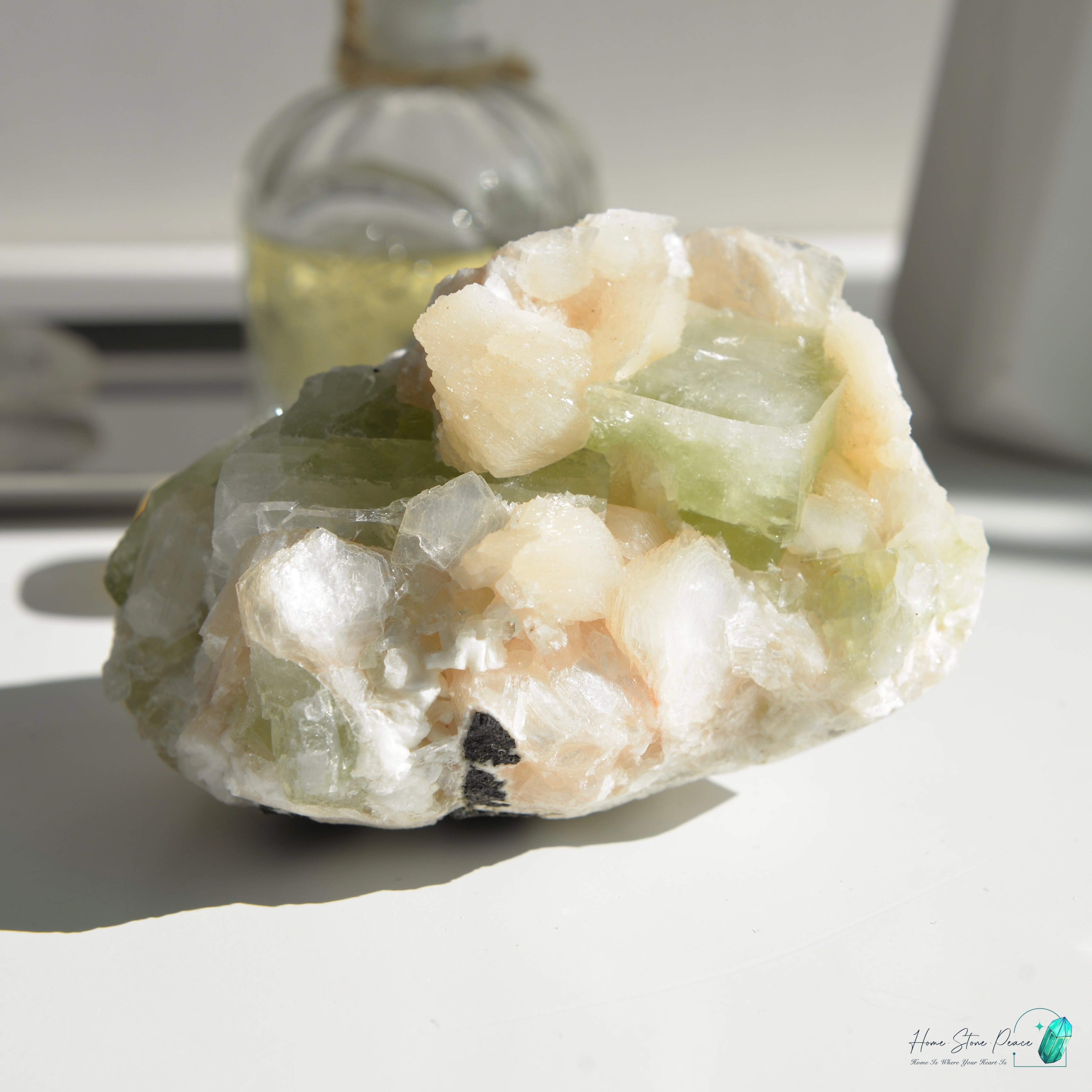 精品印度大顆綠魚眼石橙輝沸石共生原石 Green Apophyllite with Peach Stilbite Cluster