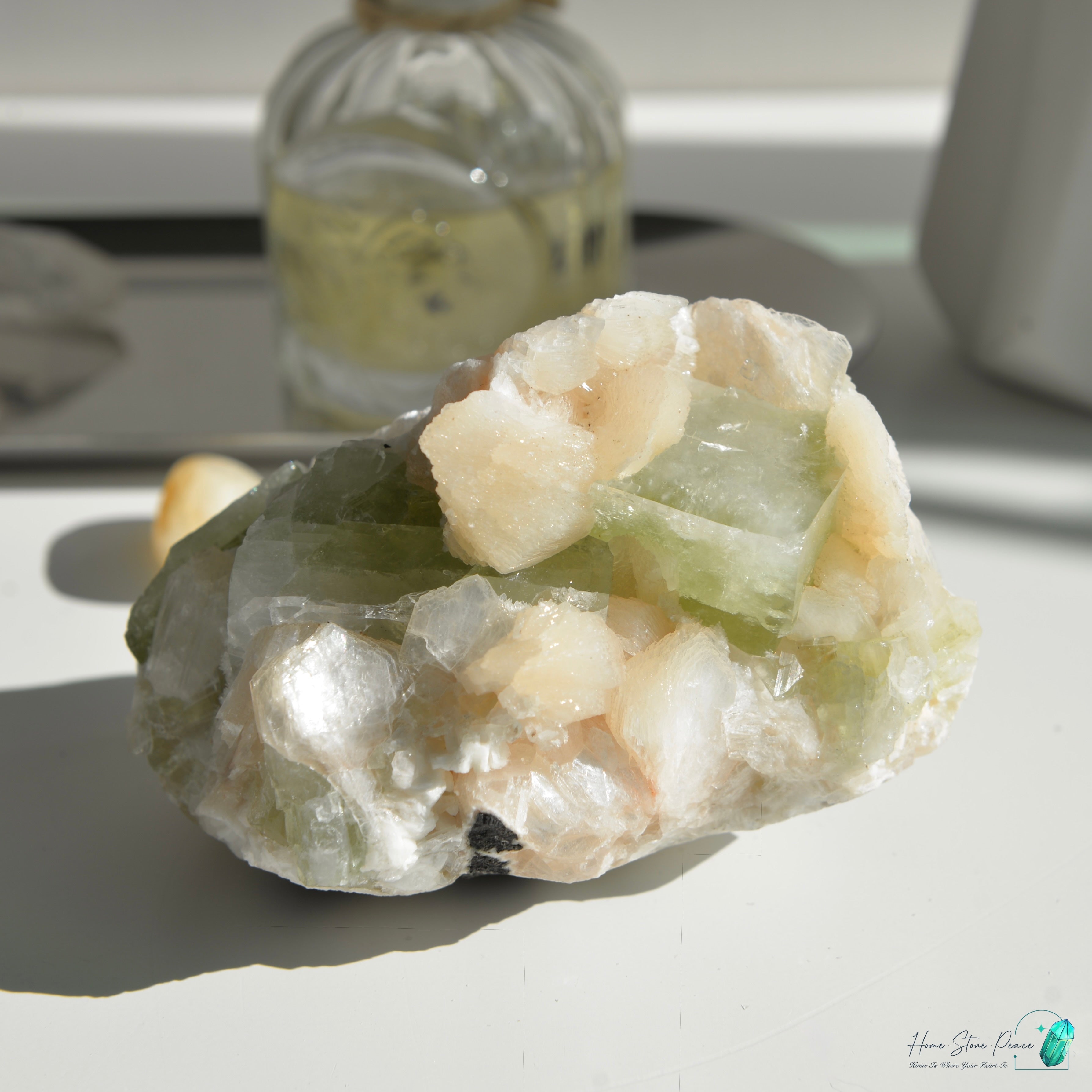 精品印度大顆綠魚眼石橙輝沸石共生原石 Green Apophyllite with Peach Stilbite Cluster