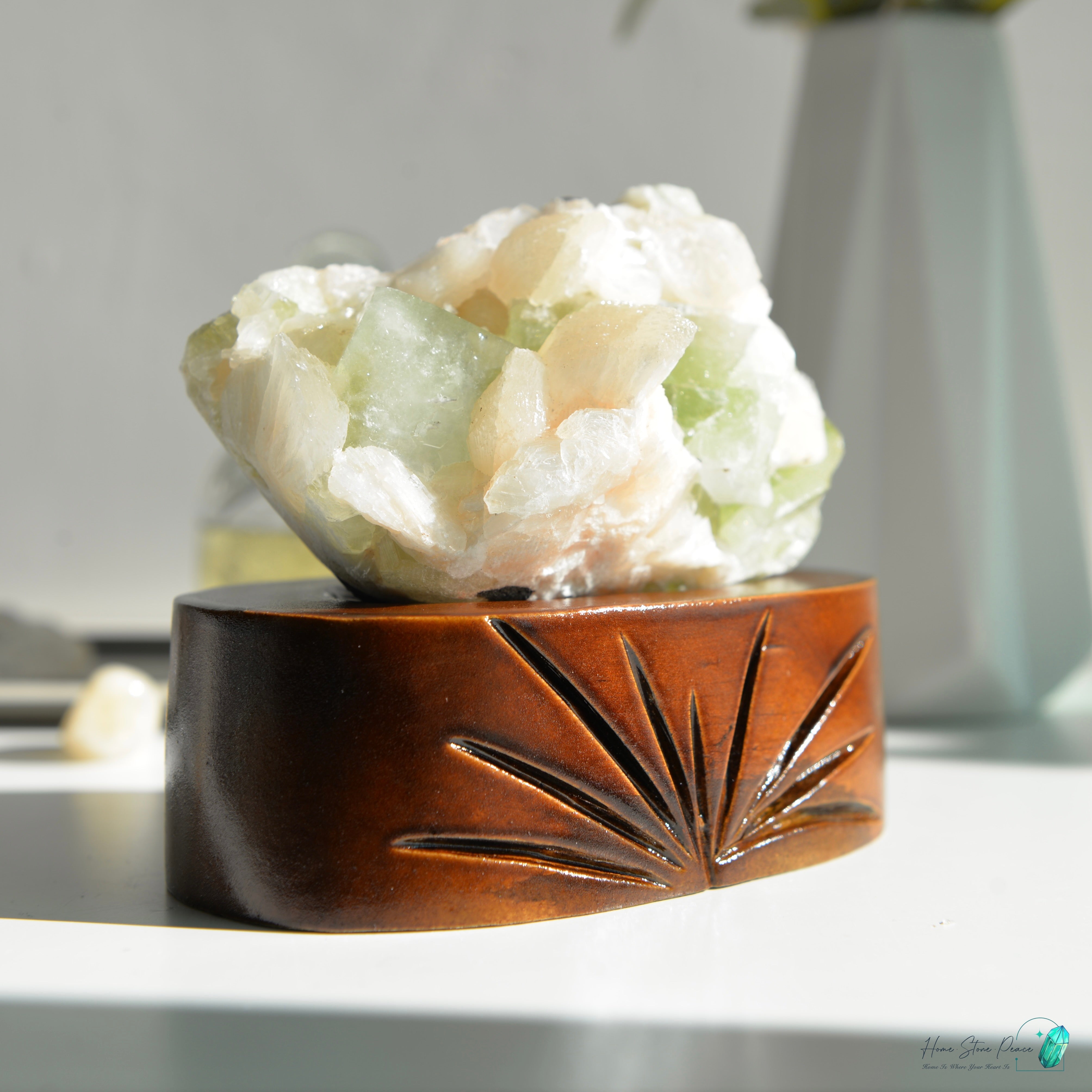 精品印度大顆綠魚眼石橙輝沸石共生原石 Green Apophyllite with Peach Stilbite Cluster