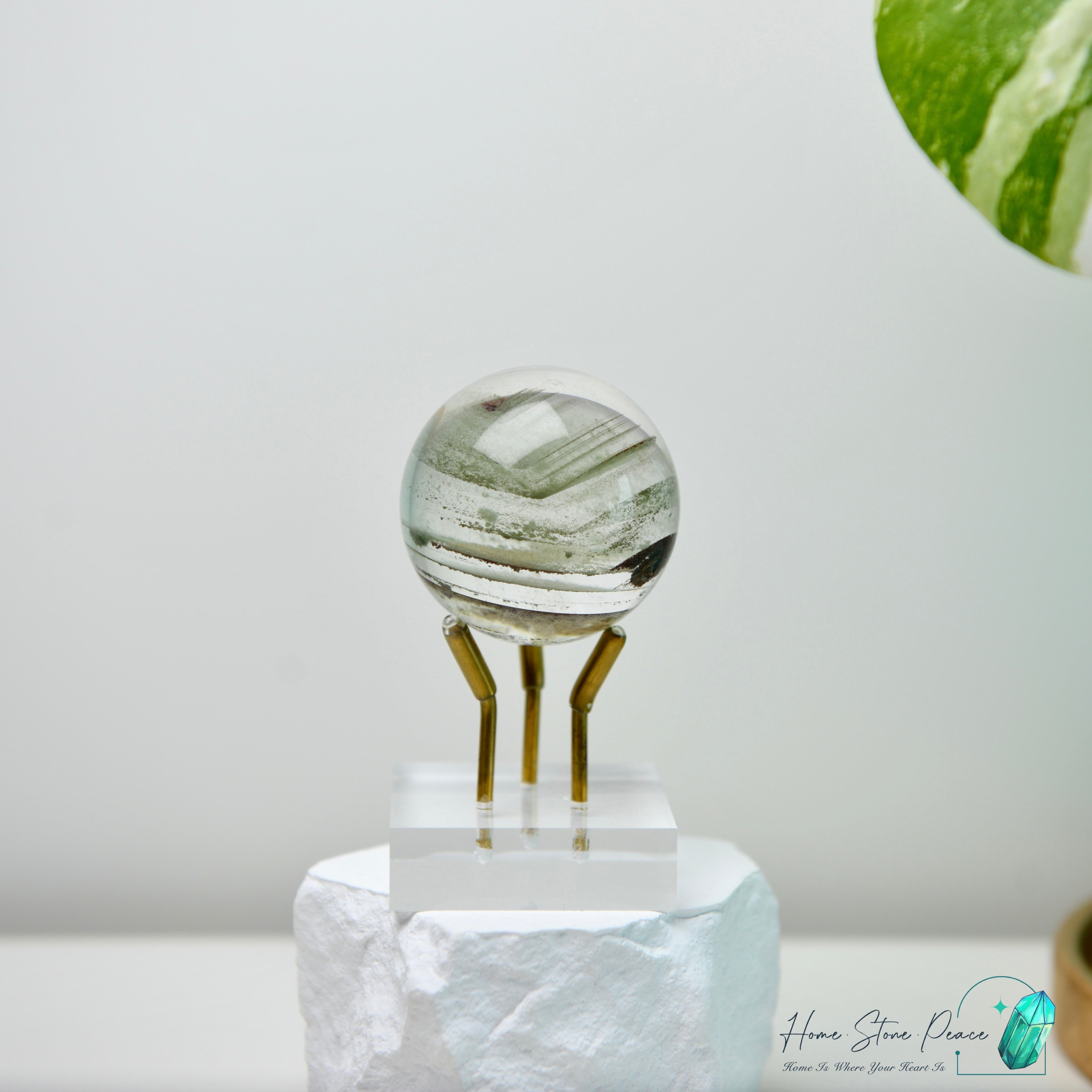 巴西千層金字塔綠幽靈水晶球 Brazilian Pyramid Green Phantom Sphere