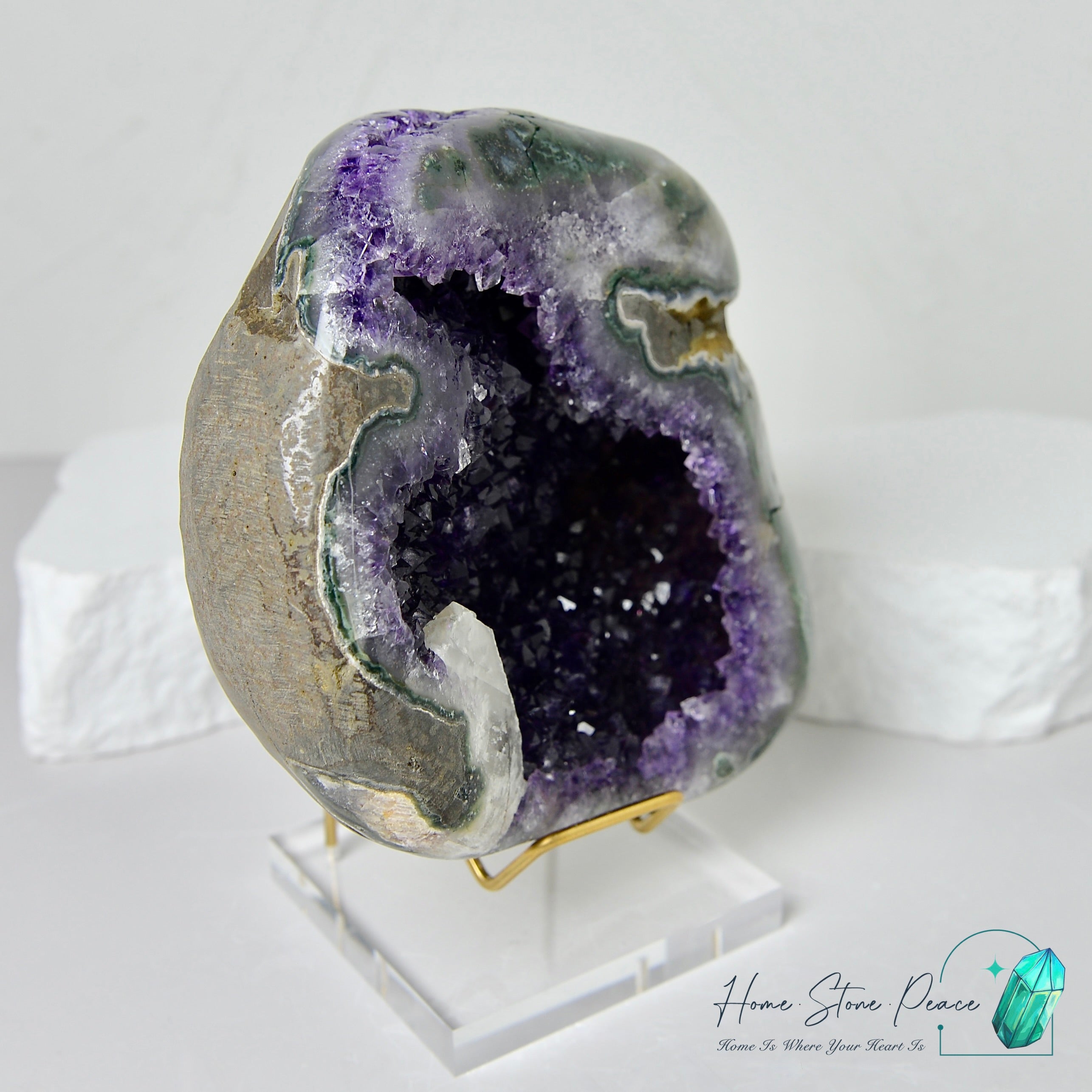 紫水晶方解石共生晶洞 Amethyst and Calcite Geode