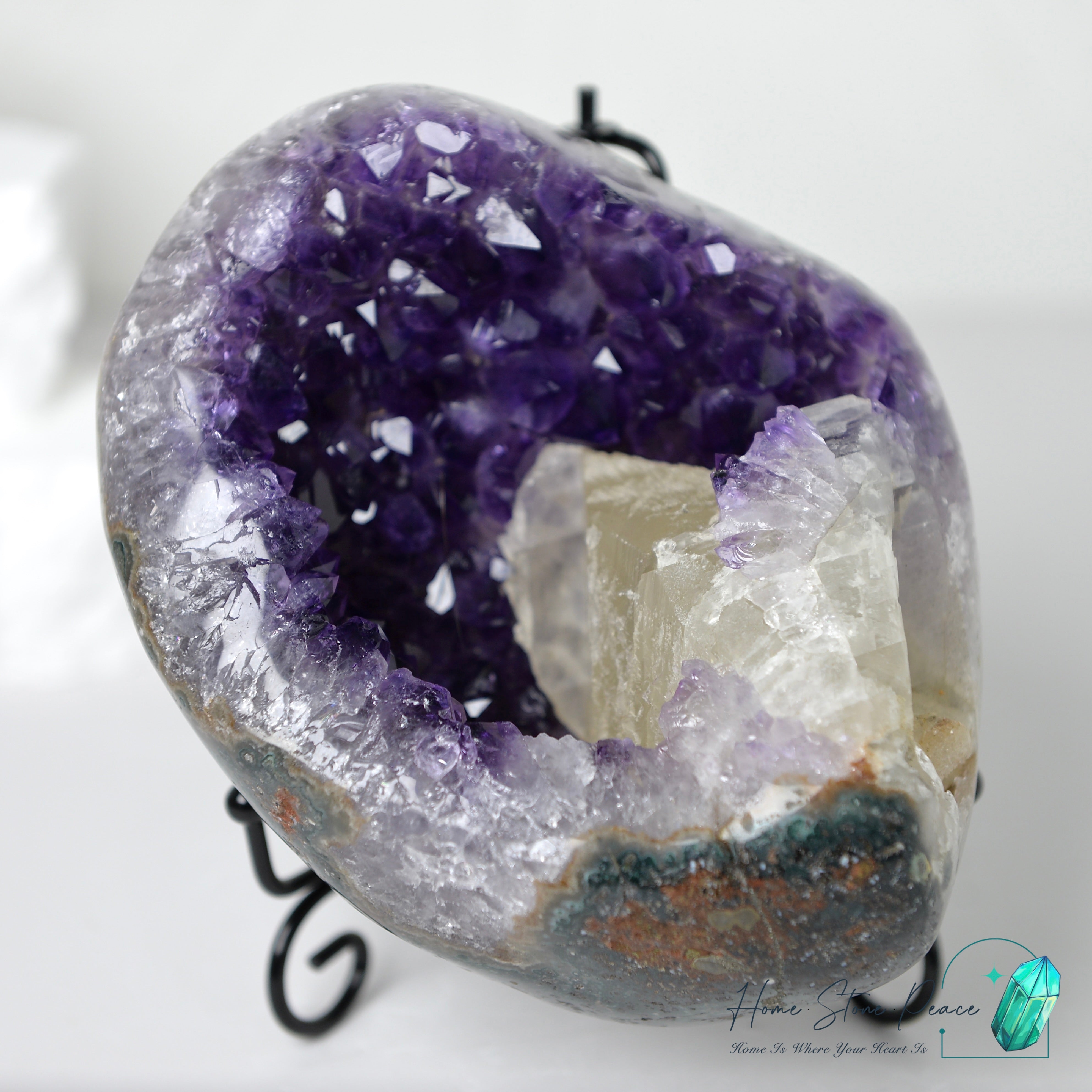 紫水晶方解石共生晶洞 Amethyst and Calcite Geode