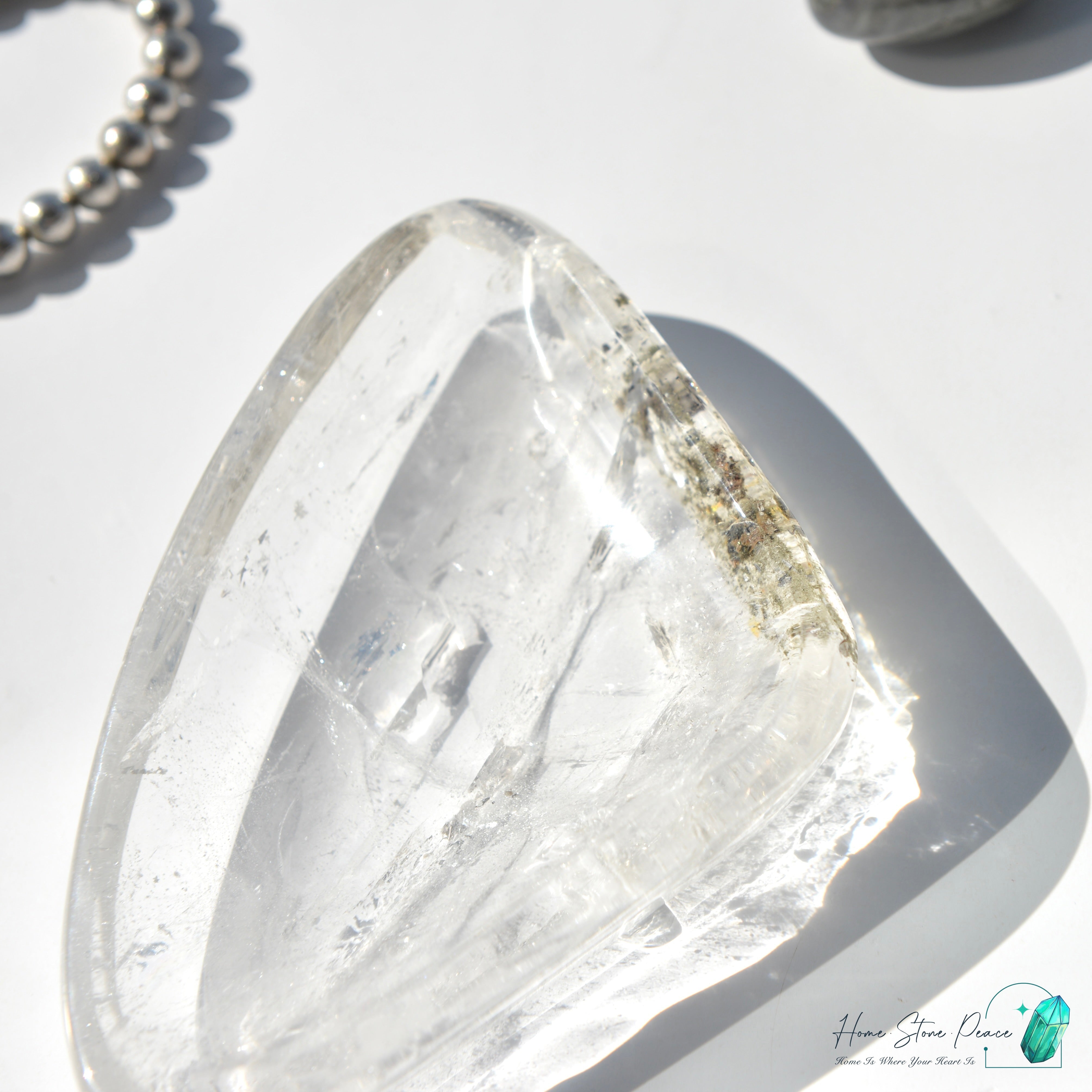 白水晶綠幽靈共生水晶碟 Clear Quartz Dish with Green Phantom Inclusion