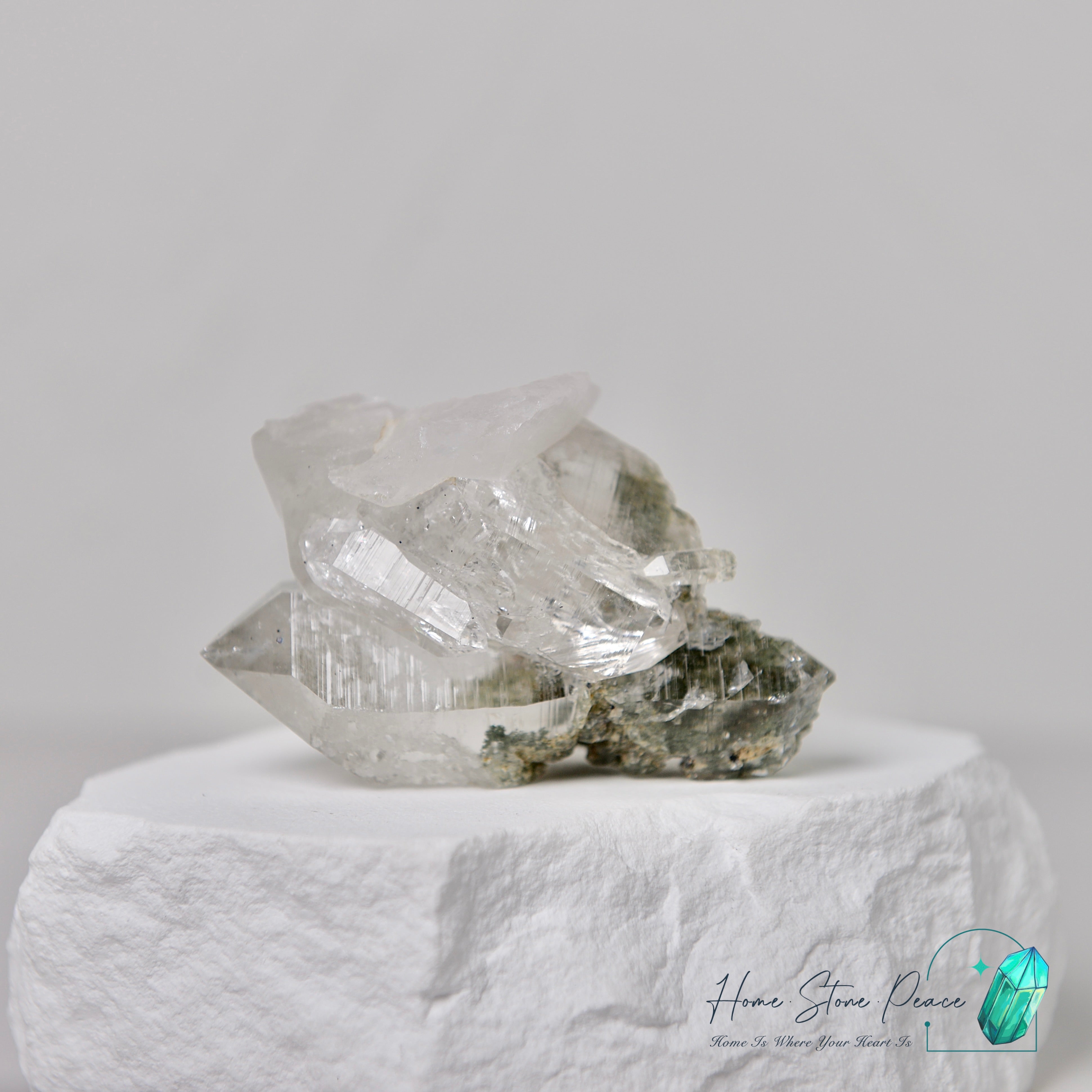 Himalayan Quartz with Green Phantom (Chlorite) 喜馬拉雅山綠幽靈共生水晶