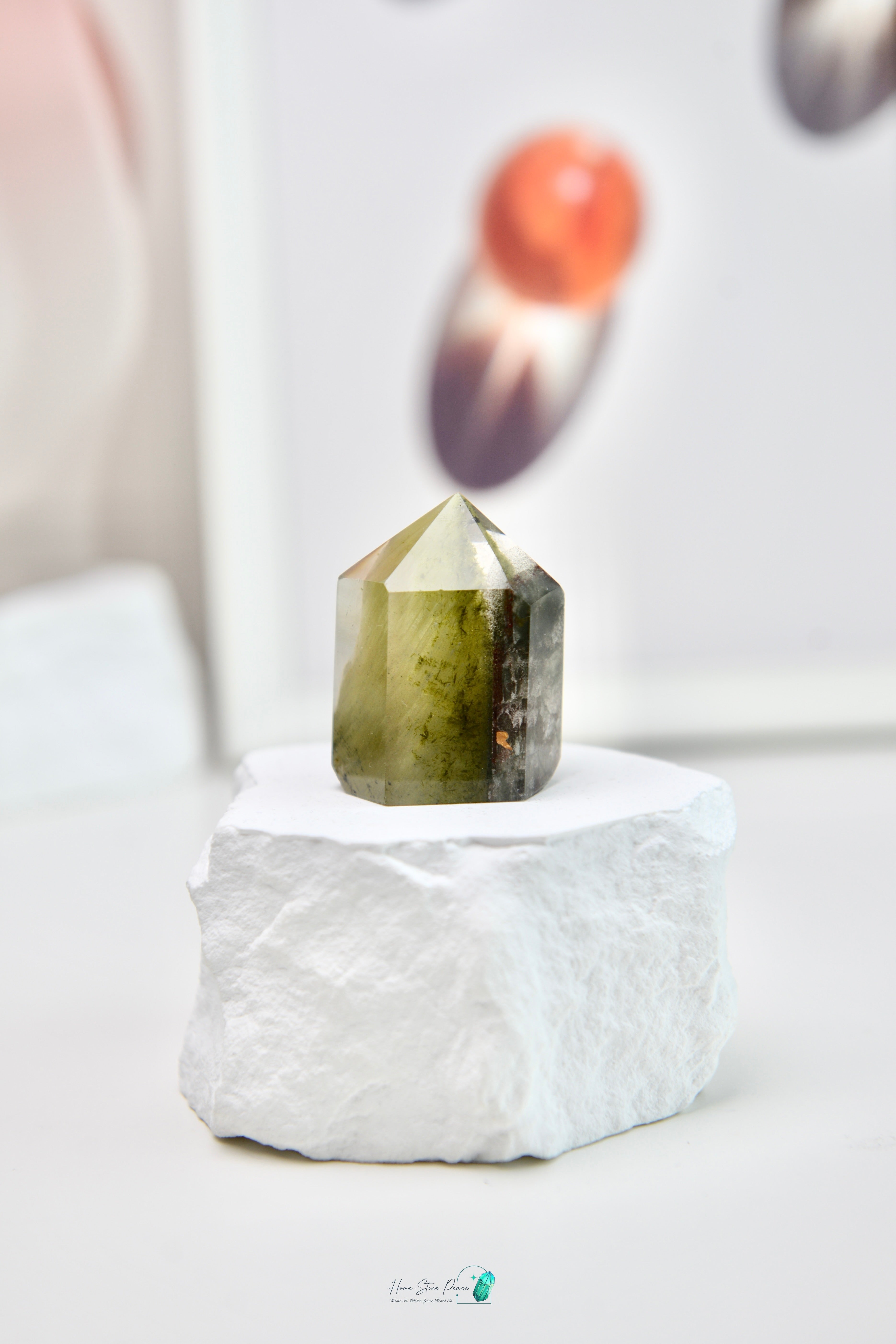 綠幽靈水晶小柱 Green Phantom Quartz Point