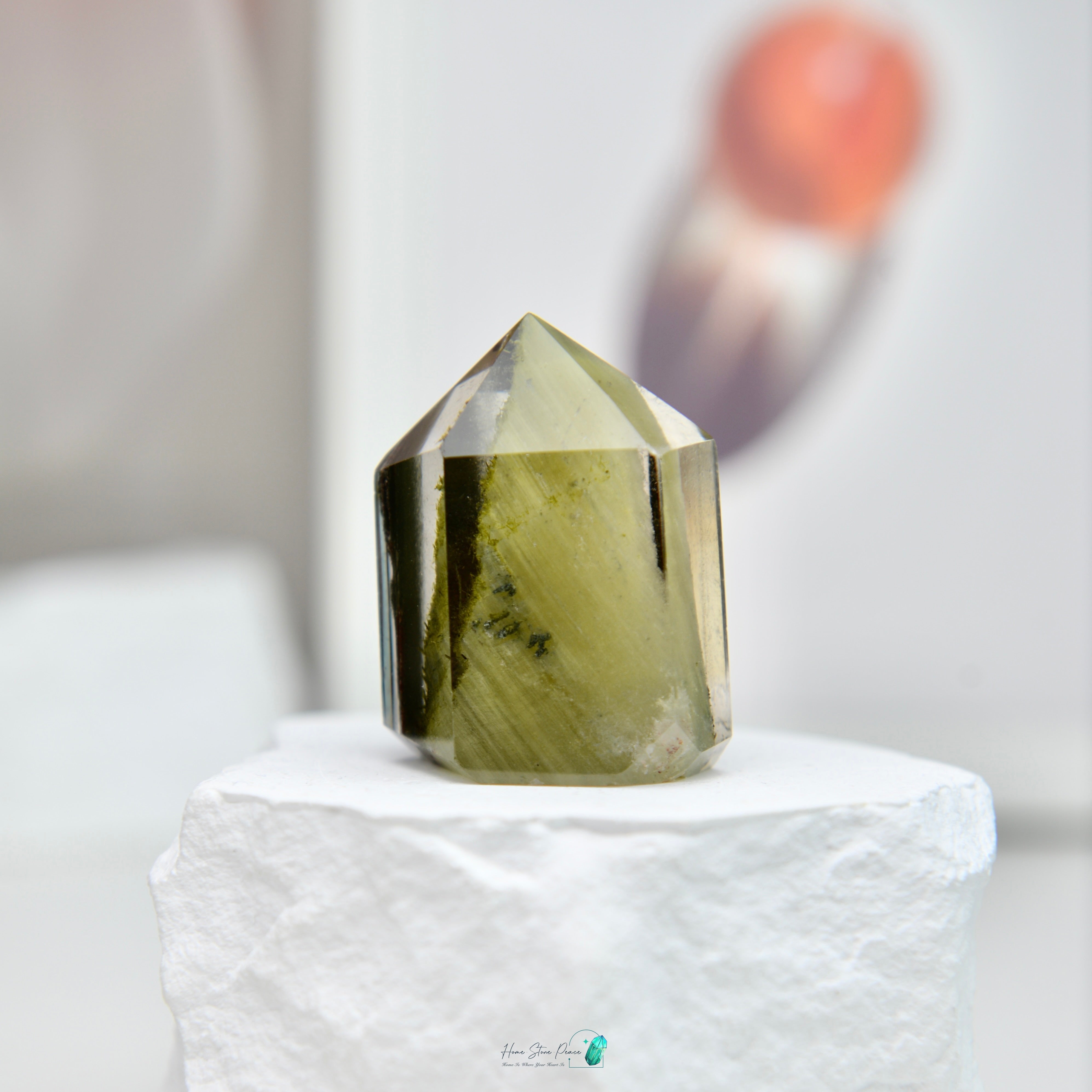 綠幽靈水晶小柱 Green Phantom Quartz Point