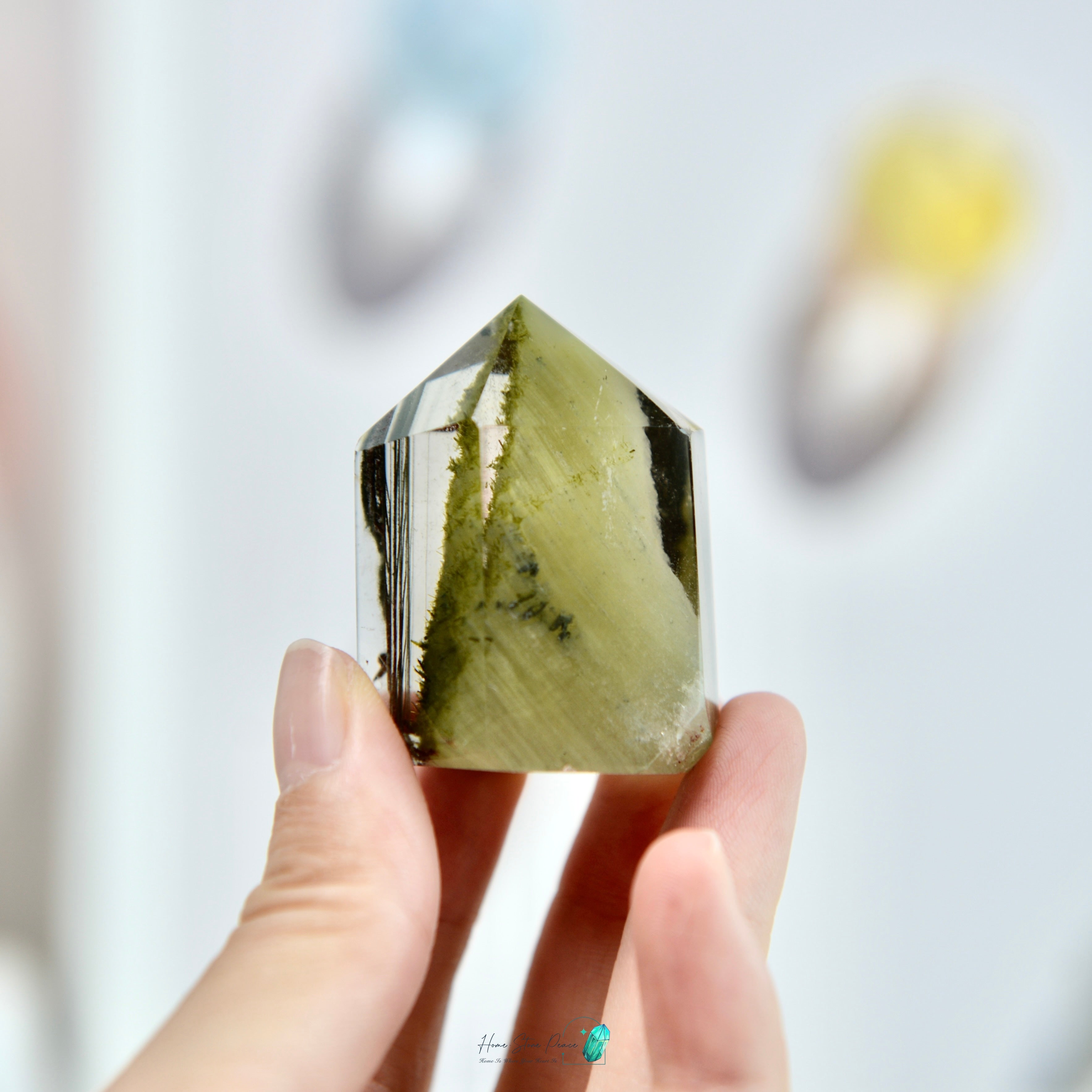 綠幽靈水晶小柱 Green Phantom Quartz Point