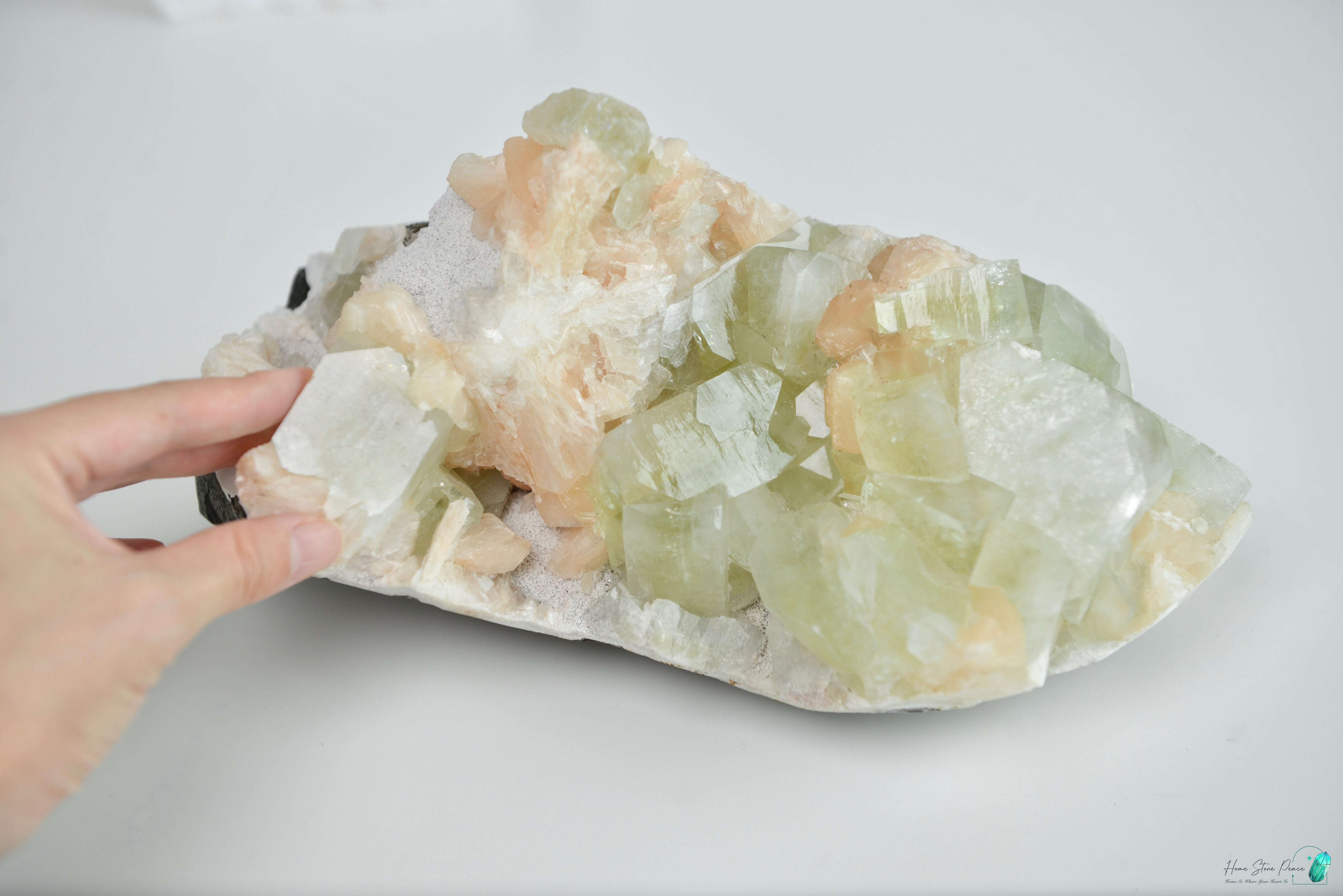 印度大顆綠魚眼石橙輝沸石共生原石 Green Apophyllite with Peach Stilbite Cluster