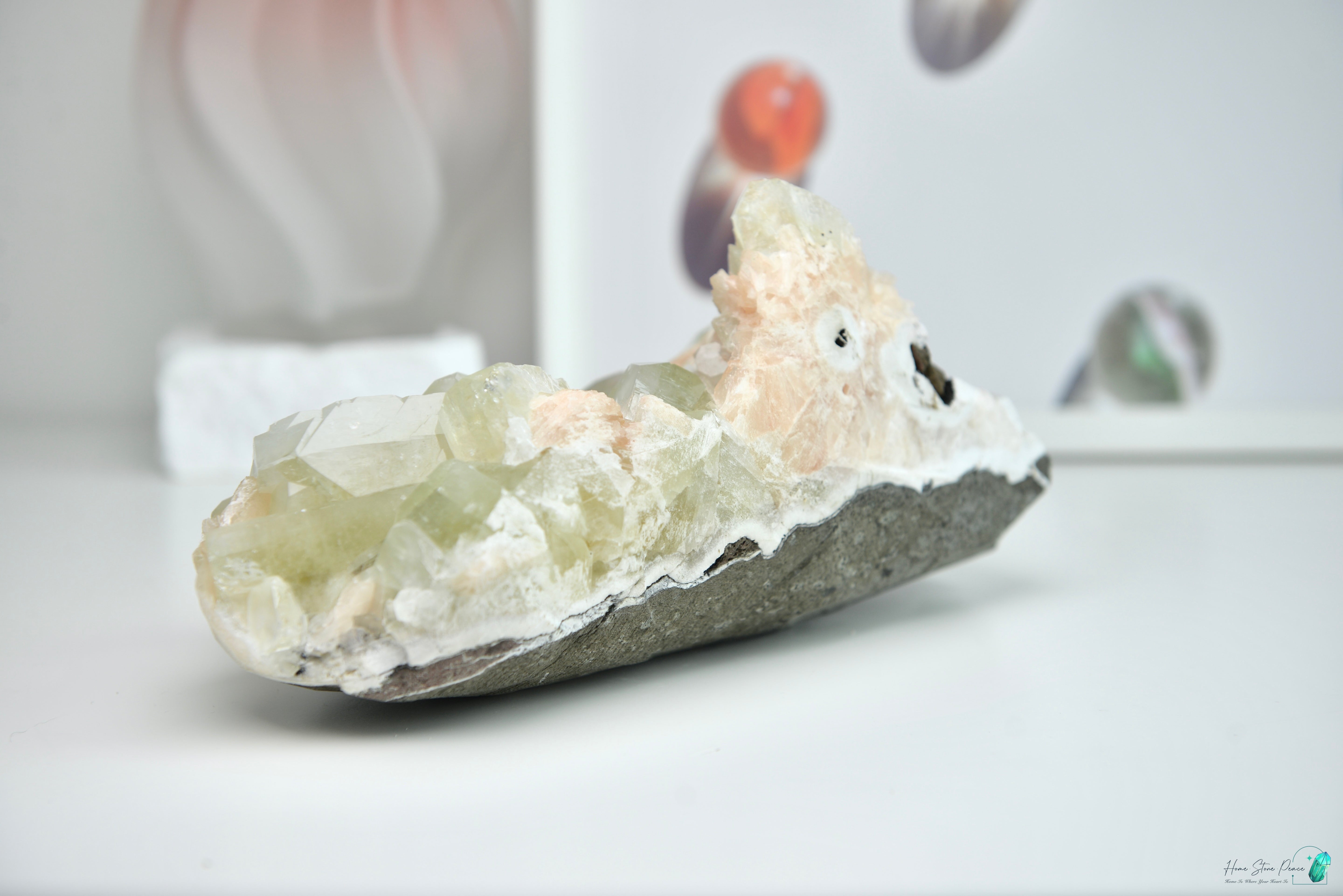 印度大顆綠魚眼石橙輝沸石共生原石 Green Apophyllite with Peach Stilbite Cluster