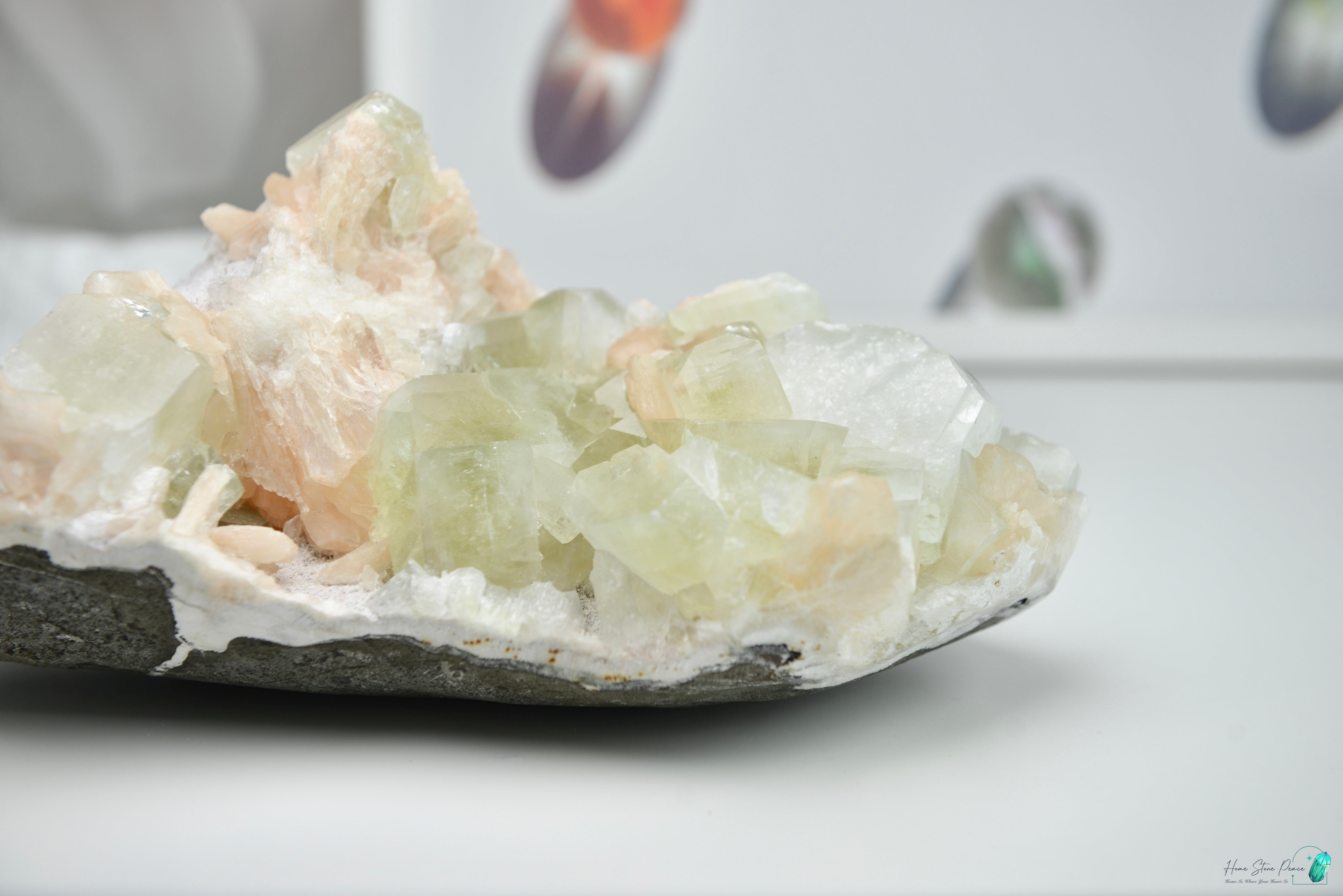 印度大顆綠魚眼石橙輝沸石共生原石 Green Apophyllite with Peach Stilbite Cluster