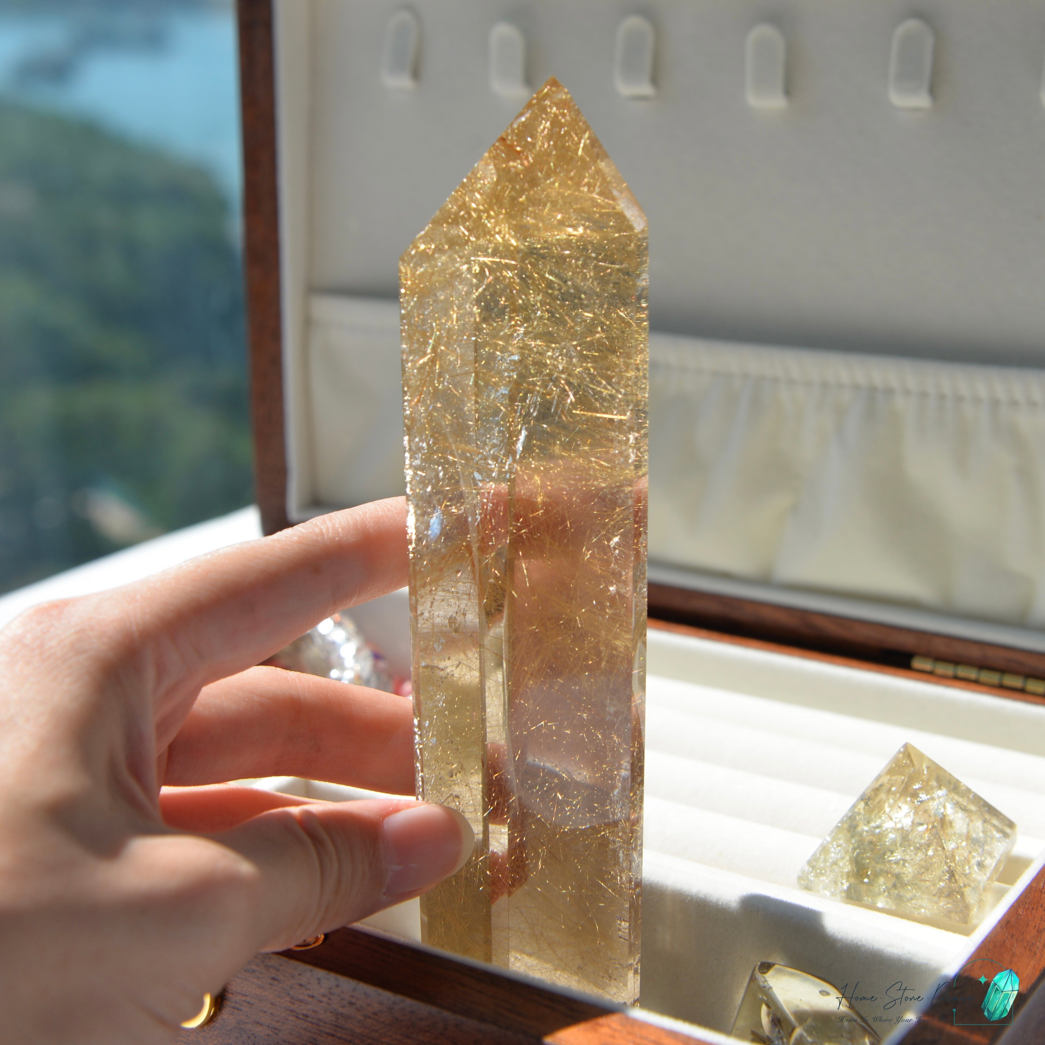 巴西金髮晶三角柱 Brazilian Gold Rutilated Triangular Tower