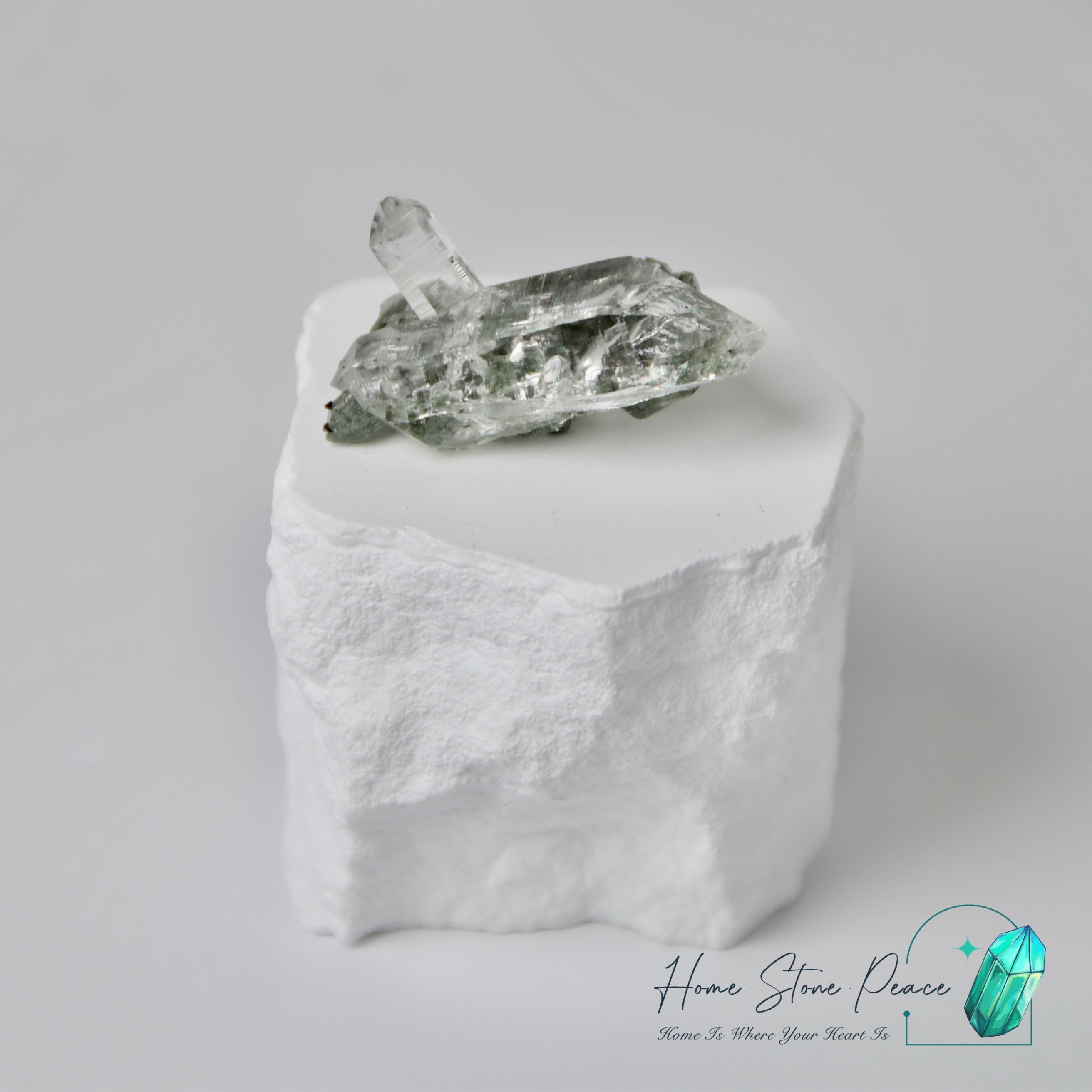 Himalayan Quartz with Green Phantom (Chlorite) 喜馬拉雅山綠幽靈共生水晶