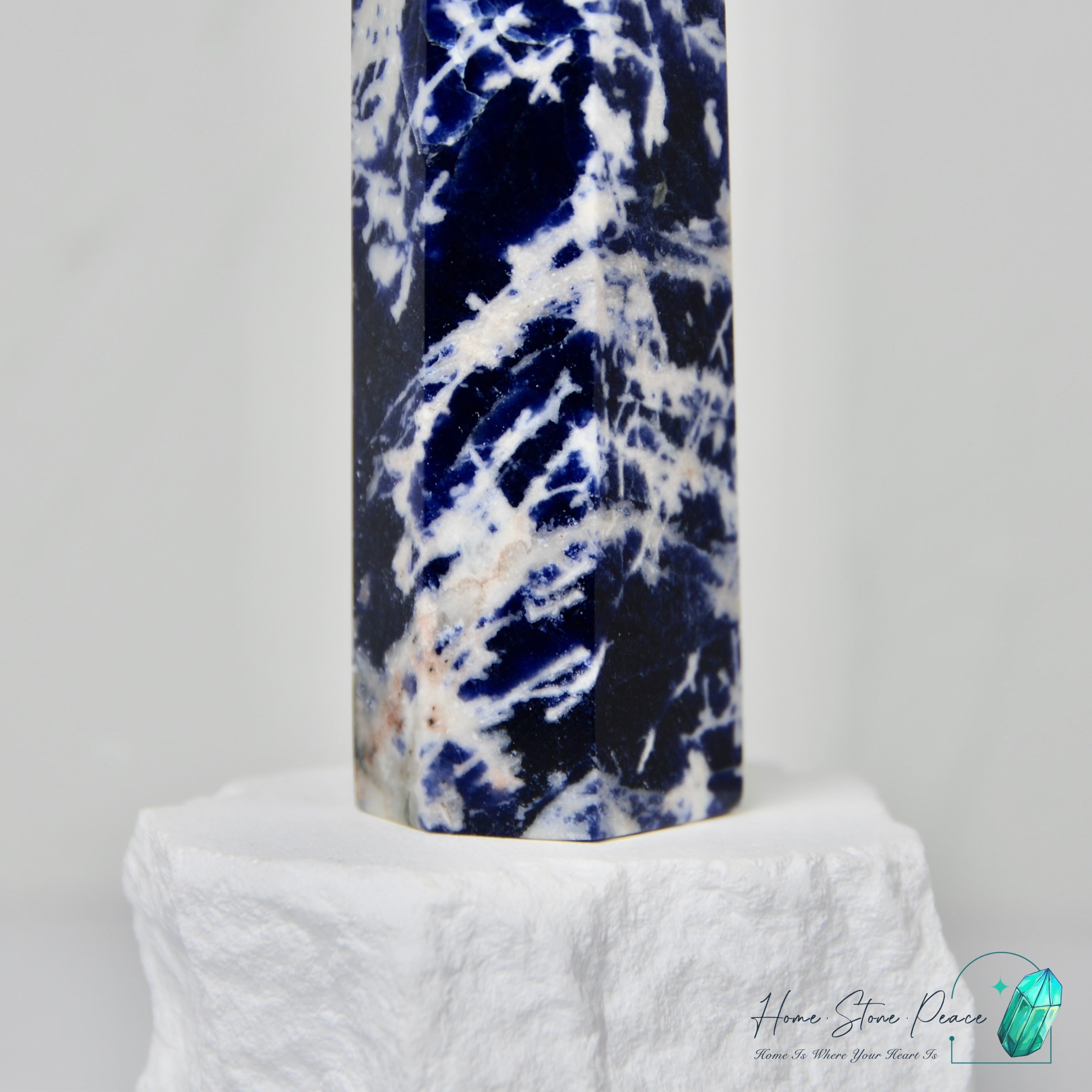 藍紋石柱 Sodalite Tower