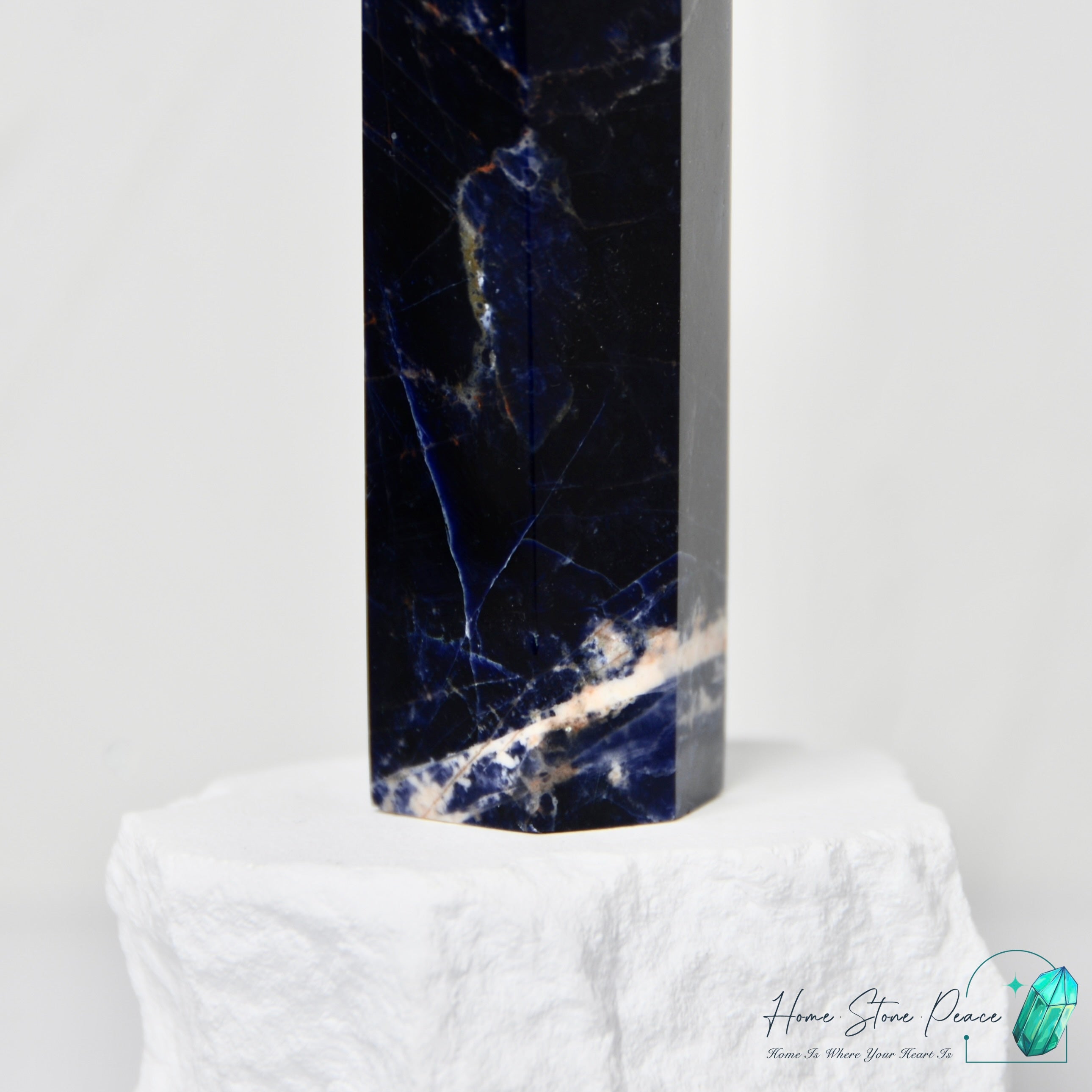 藍紋石柱 Sodalite Tower