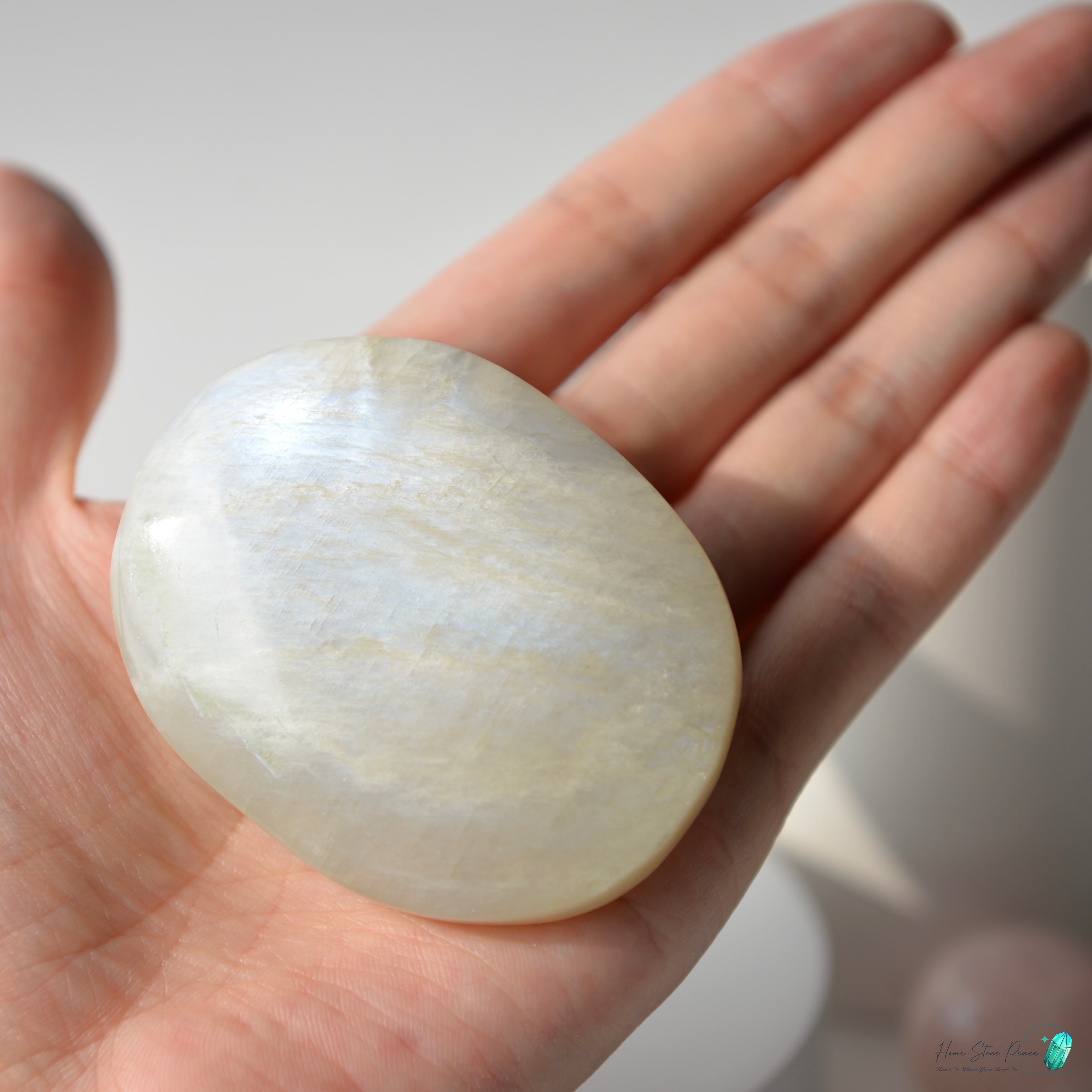 坦桑尼亞月光石手握石 Tanzanian Moonstone Palm Stone