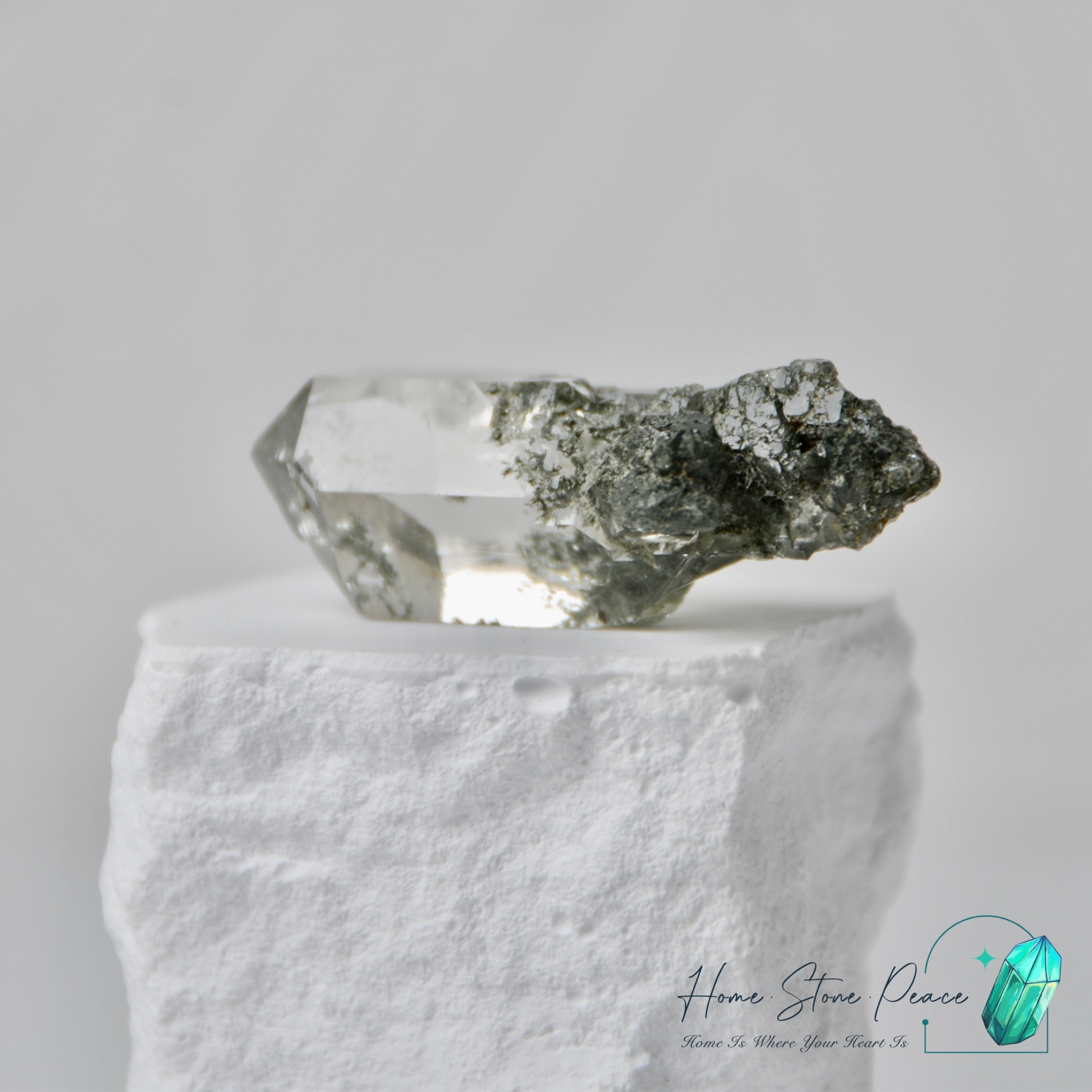 Himalayan Quartz with Green Phantom (Chlorite) 喜馬拉雅山綠幽靈共生水晶