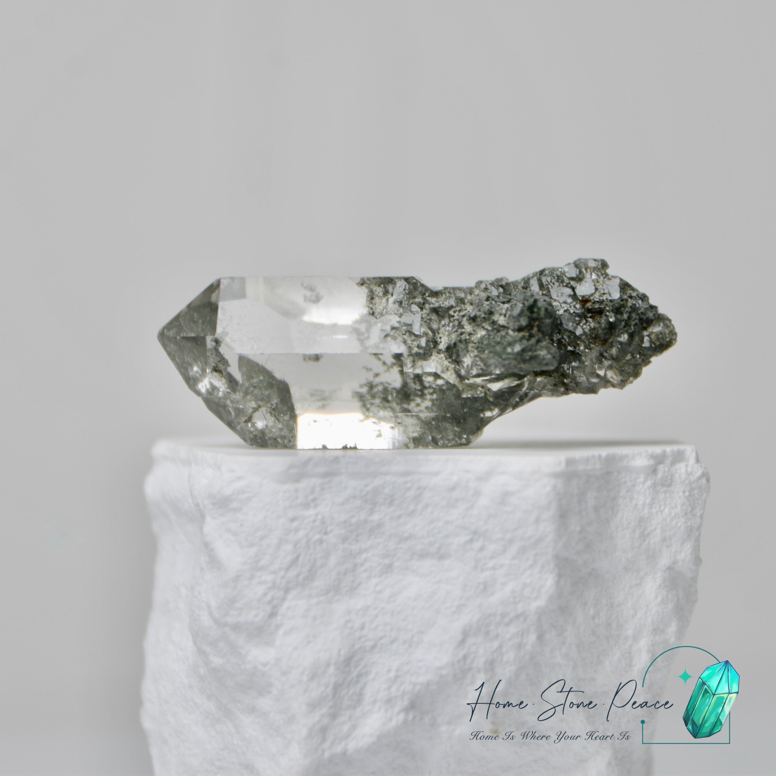 Himalayan Quartz with Green Phantom (Chlorite) 喜馬拉雅山綠幽靈共生水晶