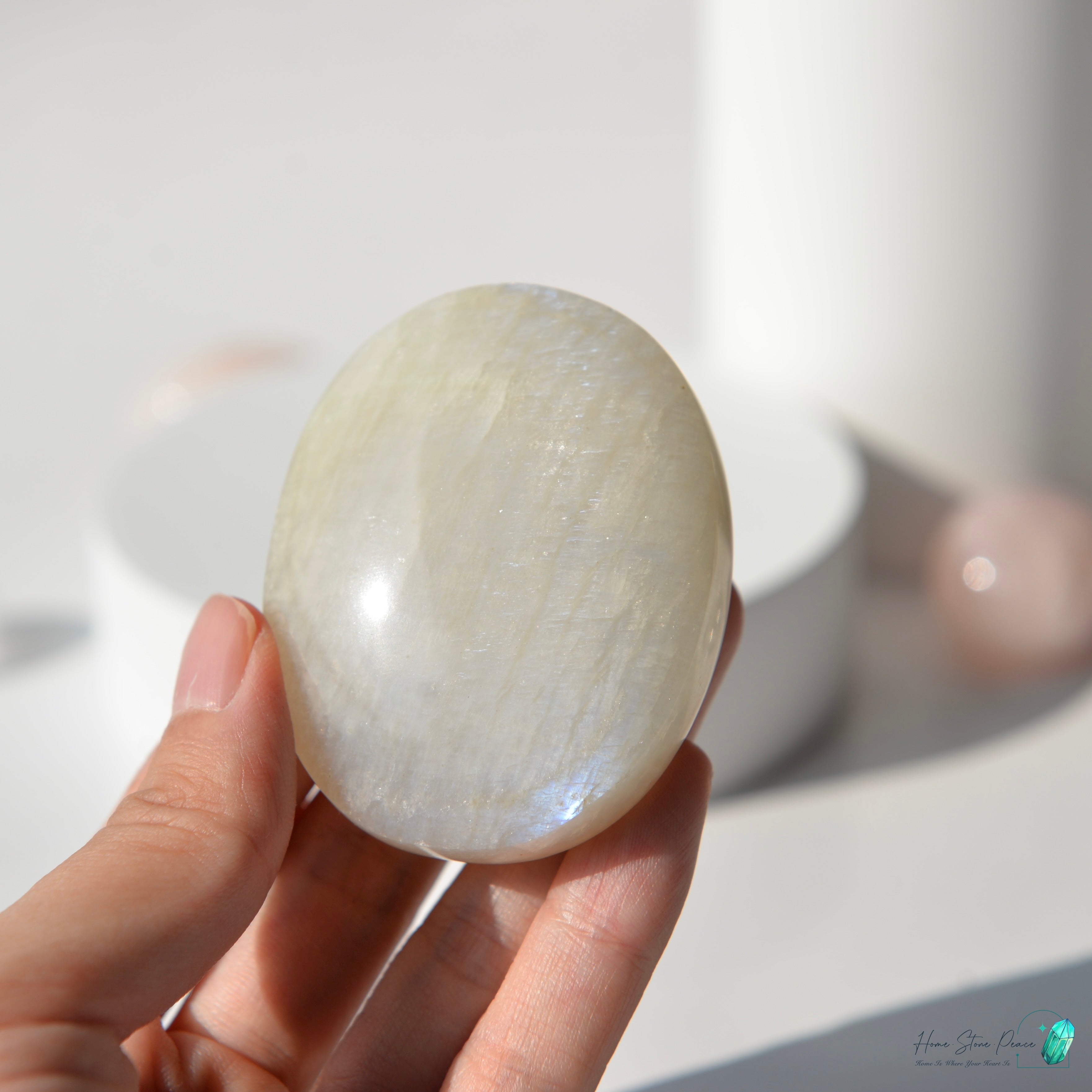 坦桑尼亞月光石手握石 Tanzanian Moonstone Palm Stone