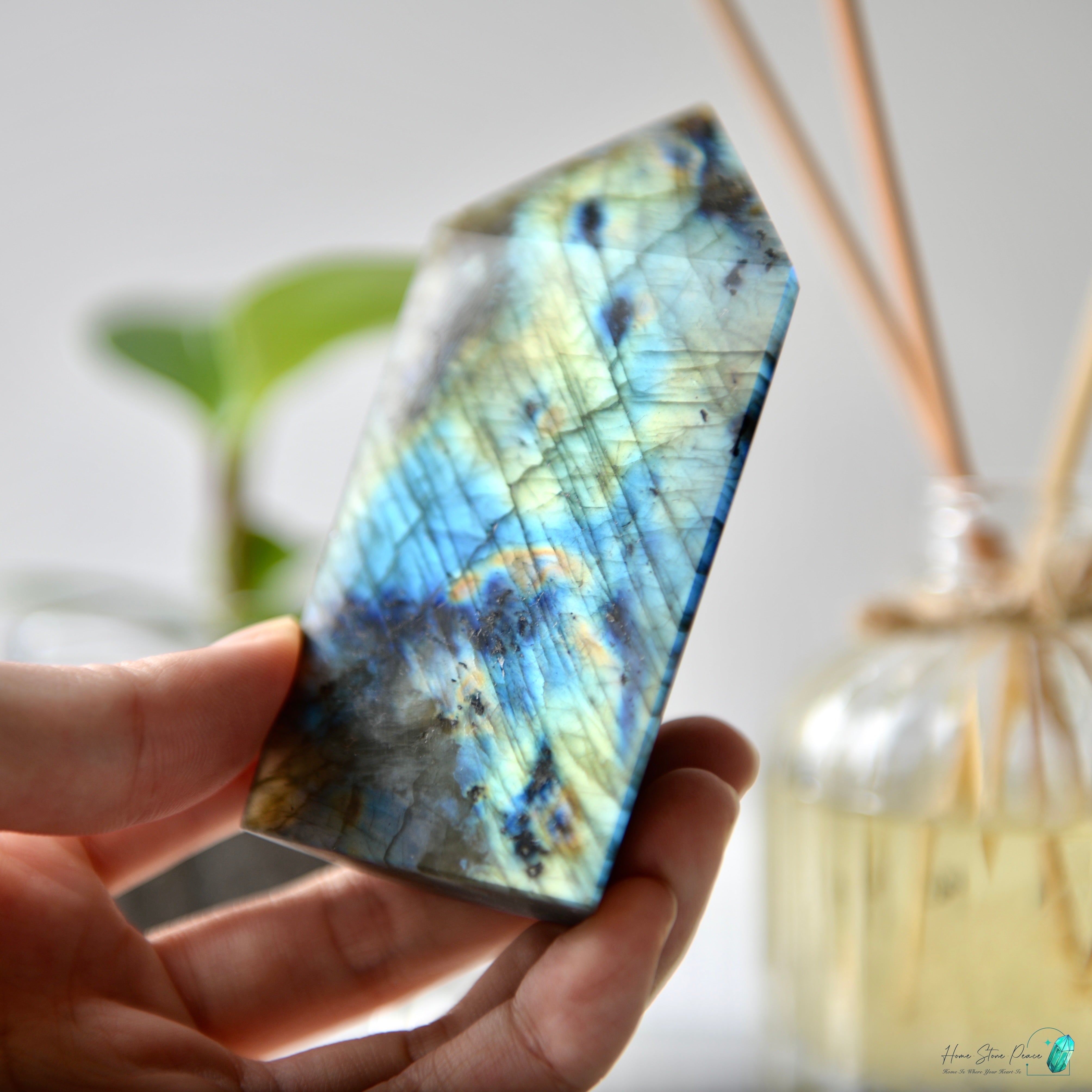 拉長石柱 Labradorite Tower