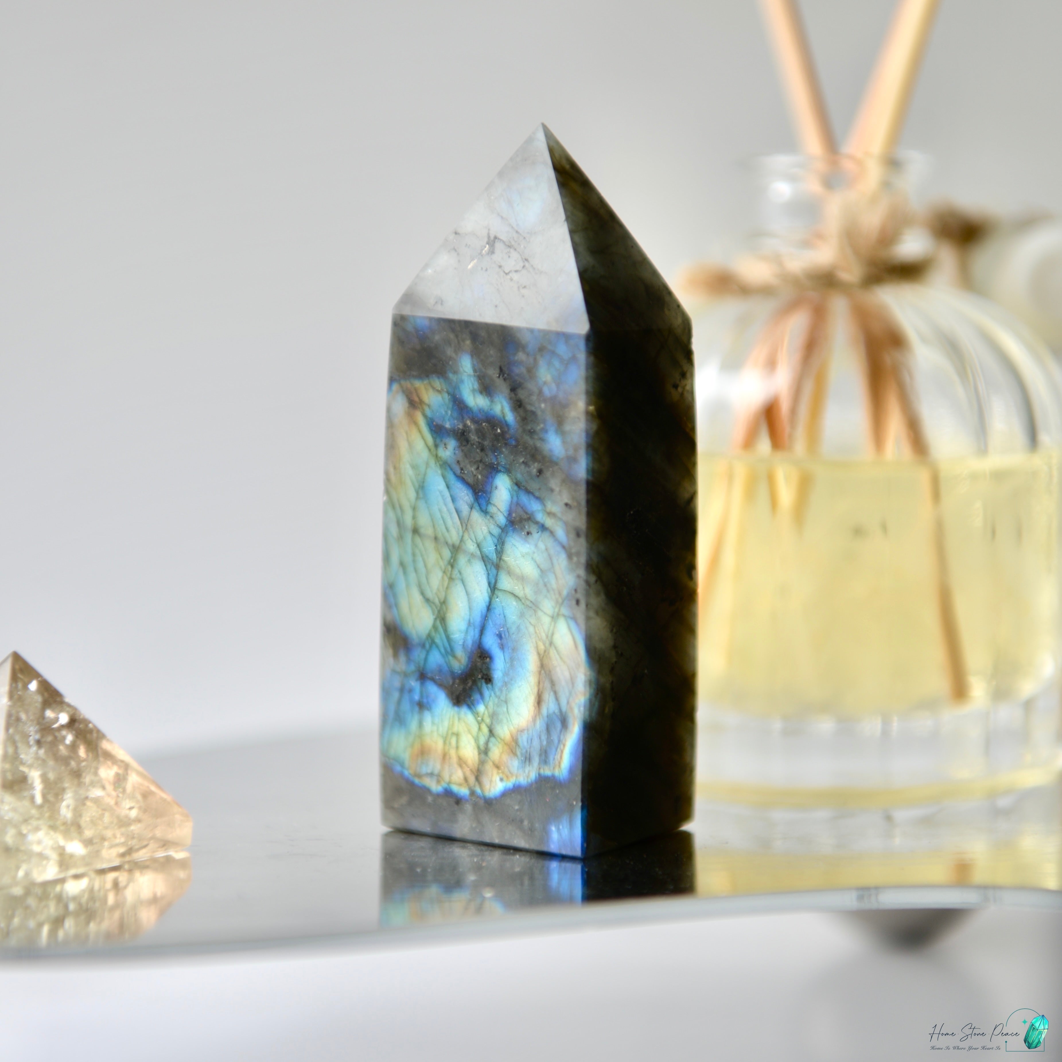 拉長石柱 Labradorite Tower