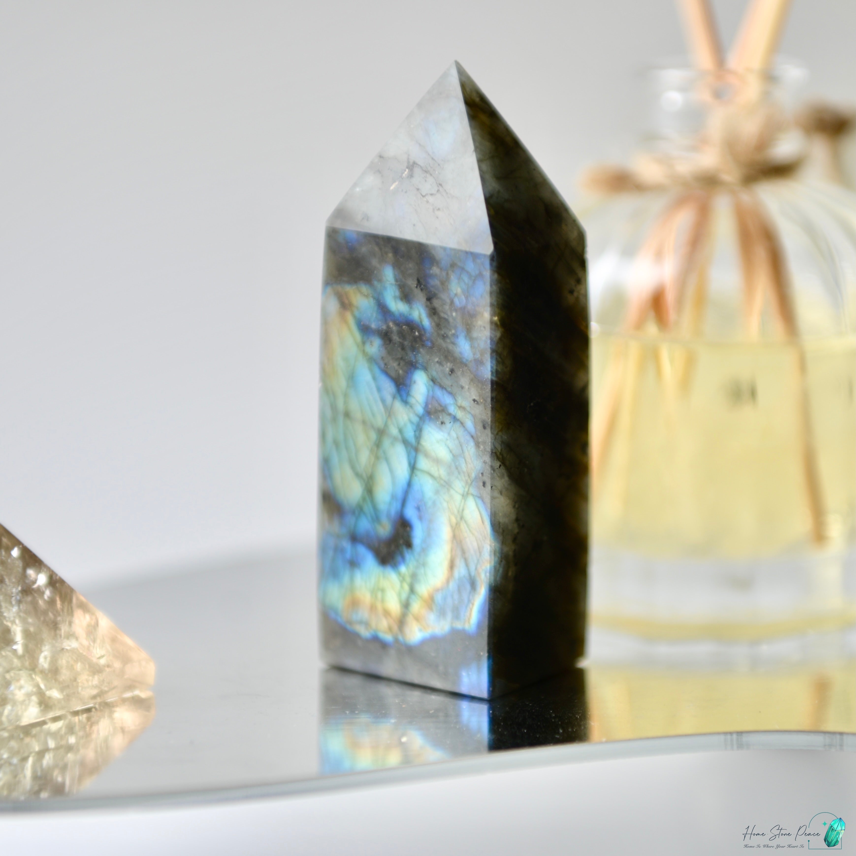 拉長石柱 Labradorite Tower