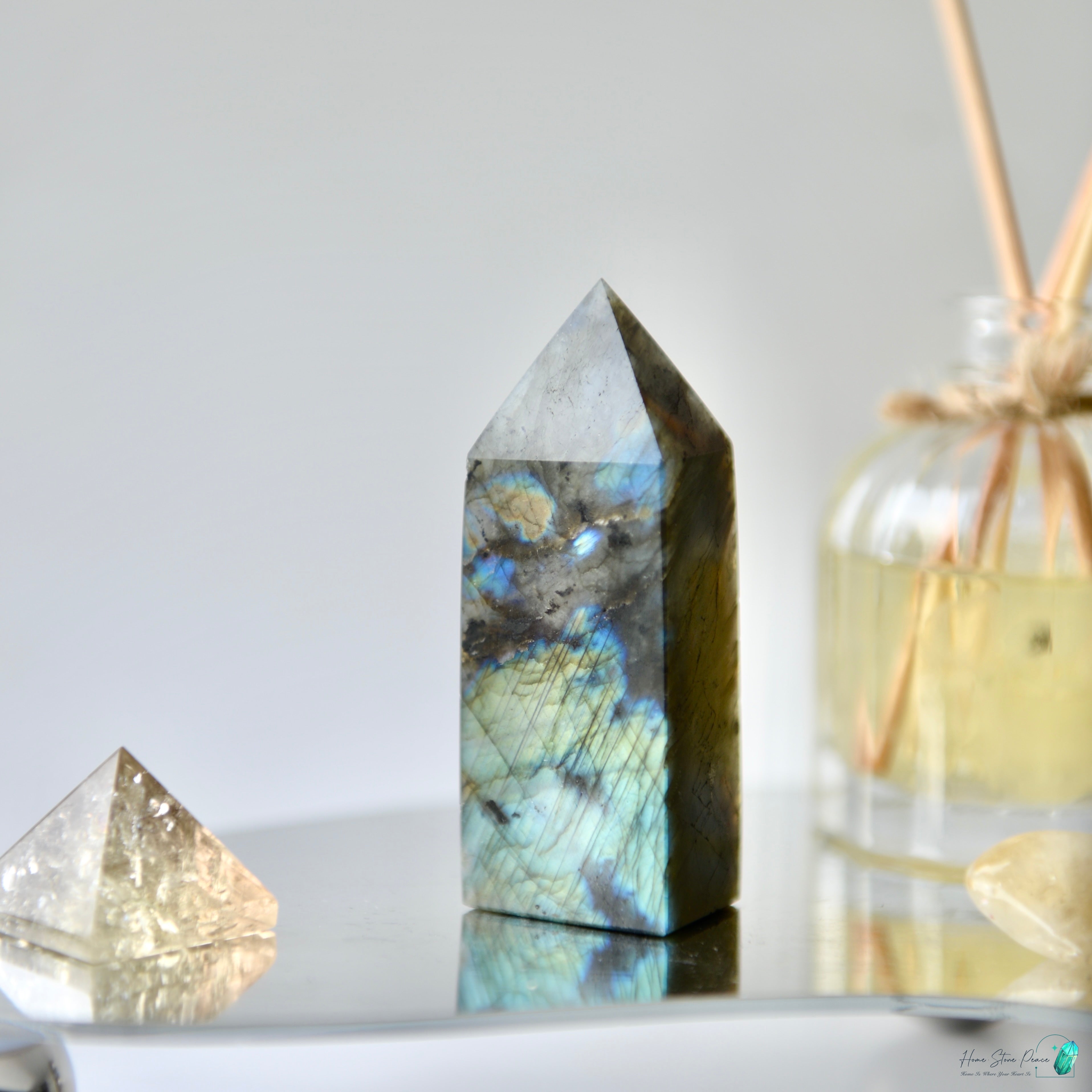 拉長石柱 Labradorite Tower