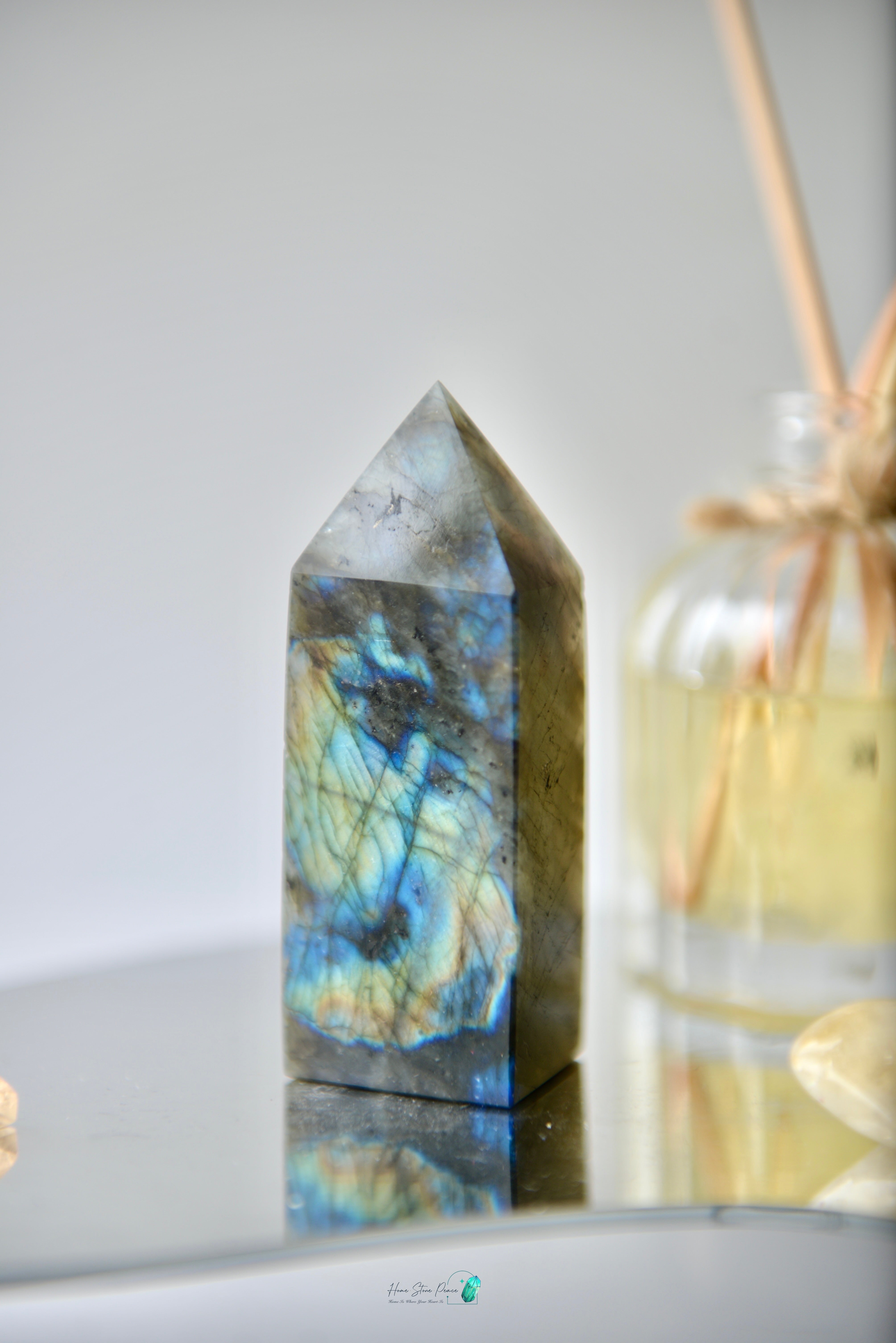 拉長石柱 Labradorite Tower