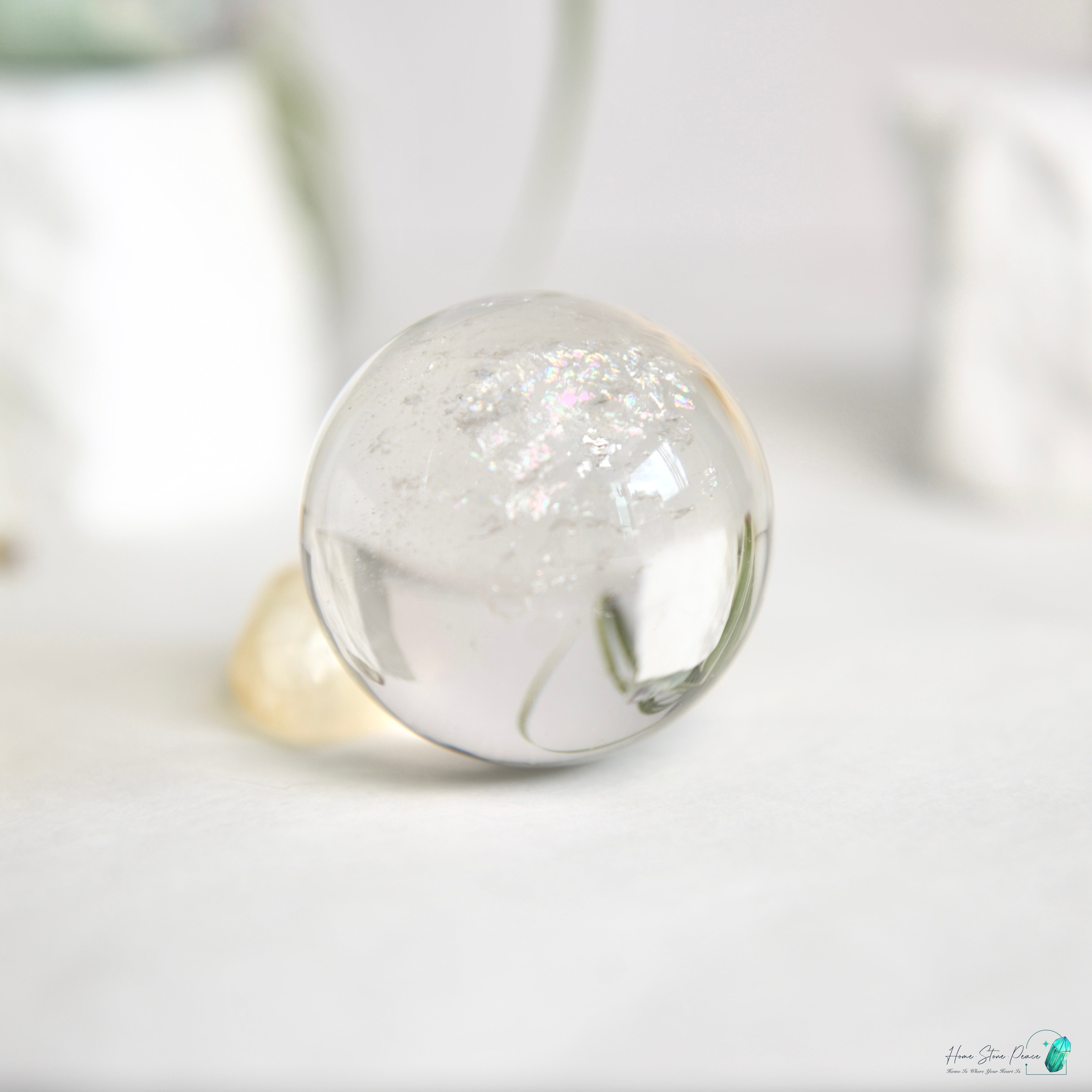 白水晶球(含彩虹) Clear Quartz Sphere with Rainbows
