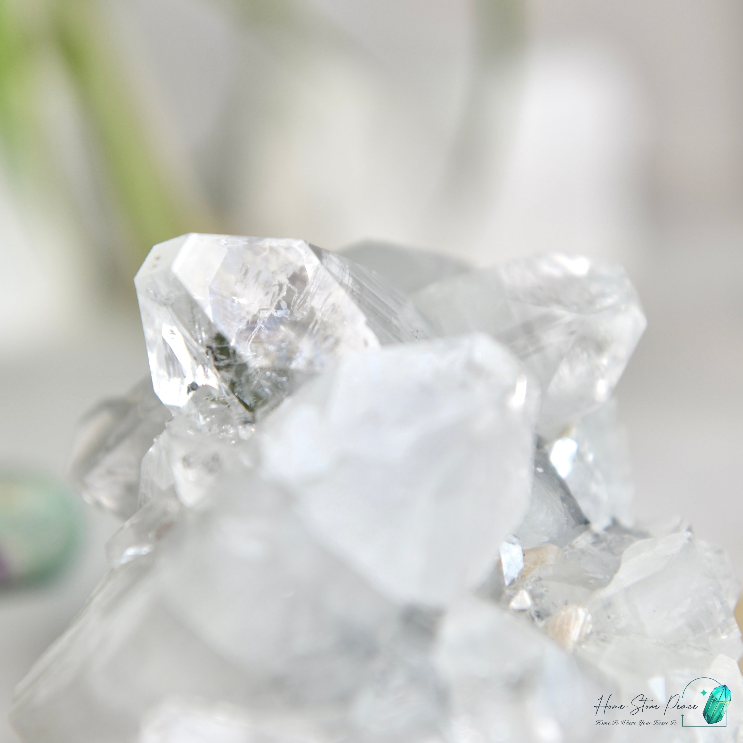 大顆鑽石魚眼石 Diamond Apophyllite Cluster