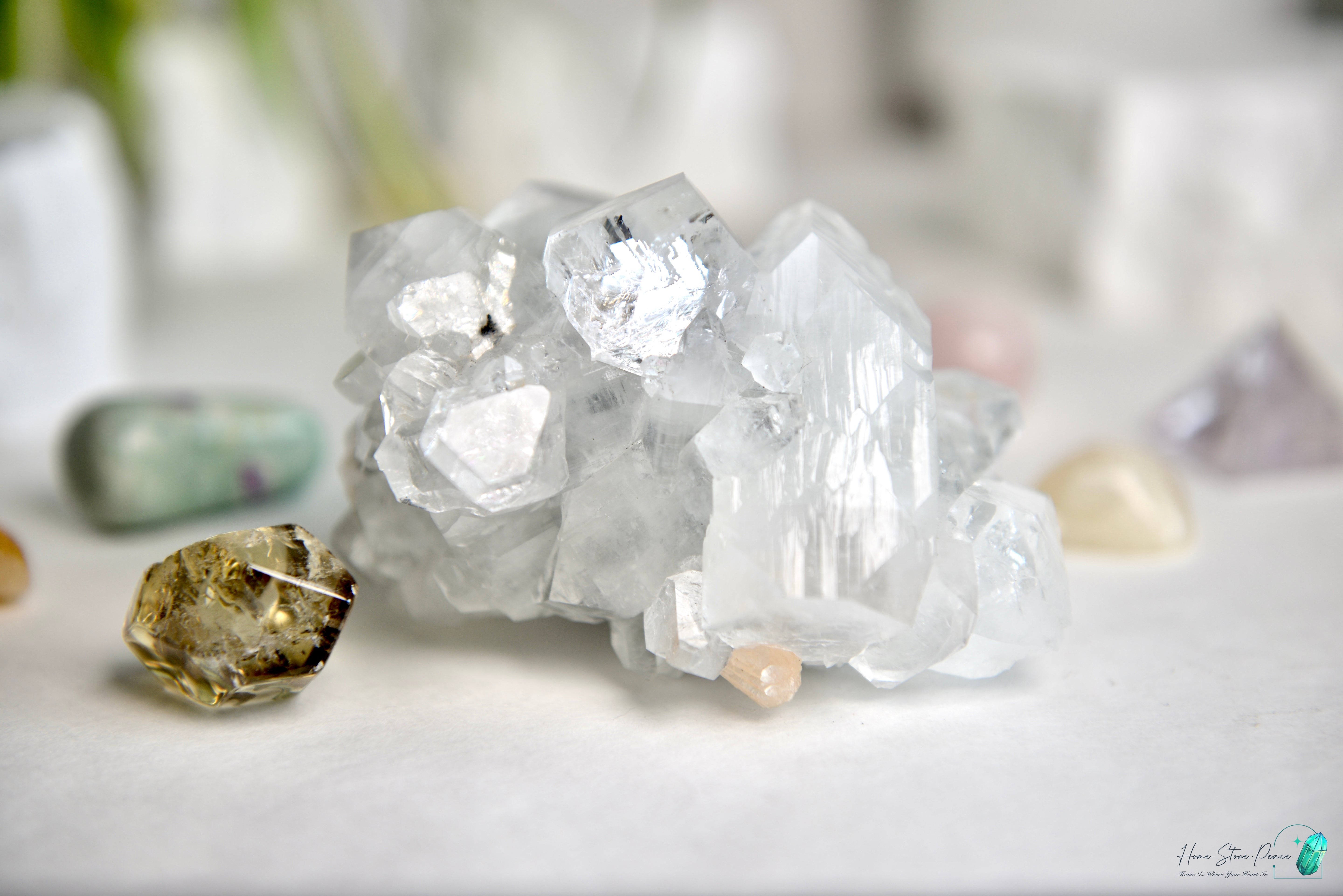 大顆鑽石魚眼石 Diamond Apophyllite Cluster
