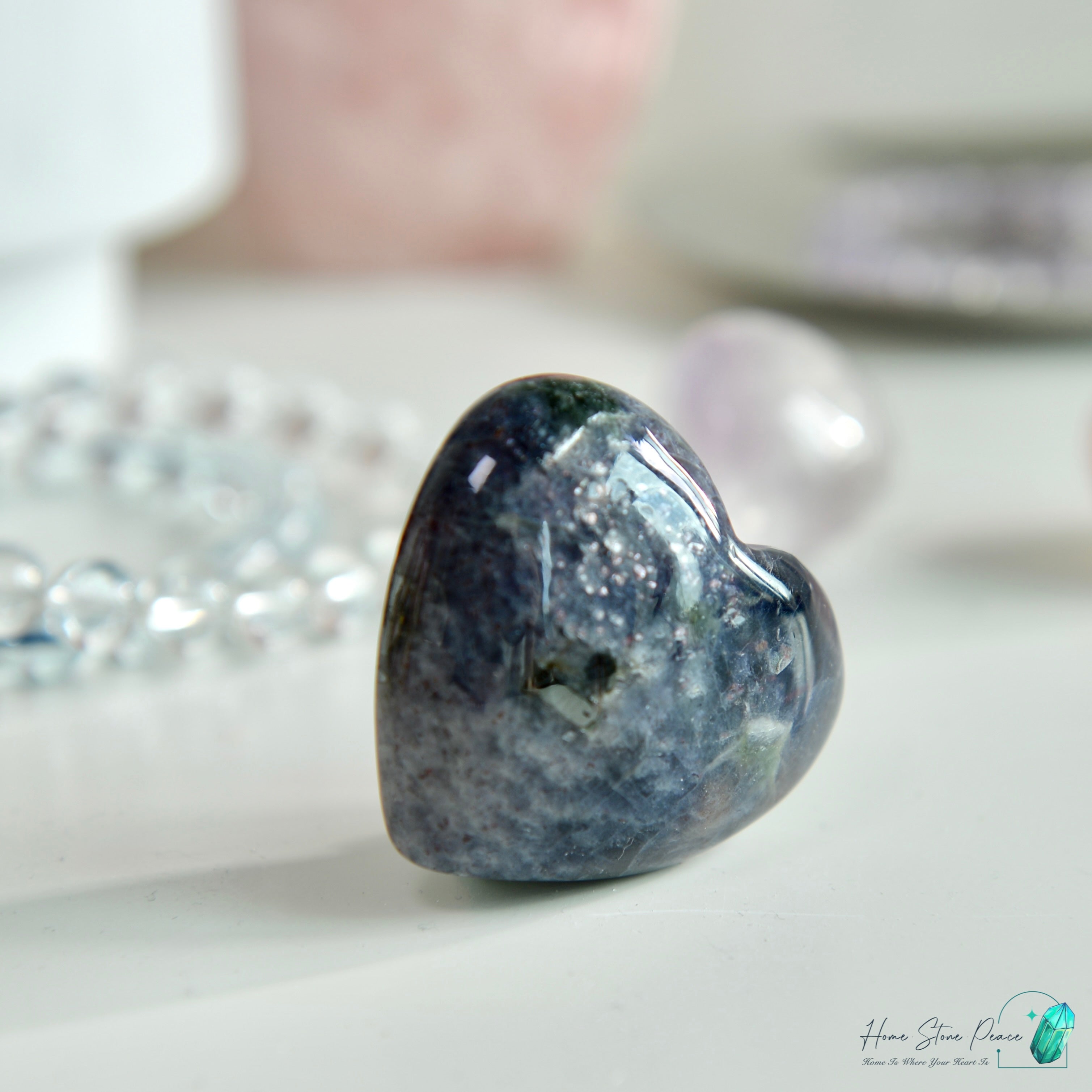 血滴堇青磁鐵礦共生心心 Bloodshot Lolite Heart with Magnetite