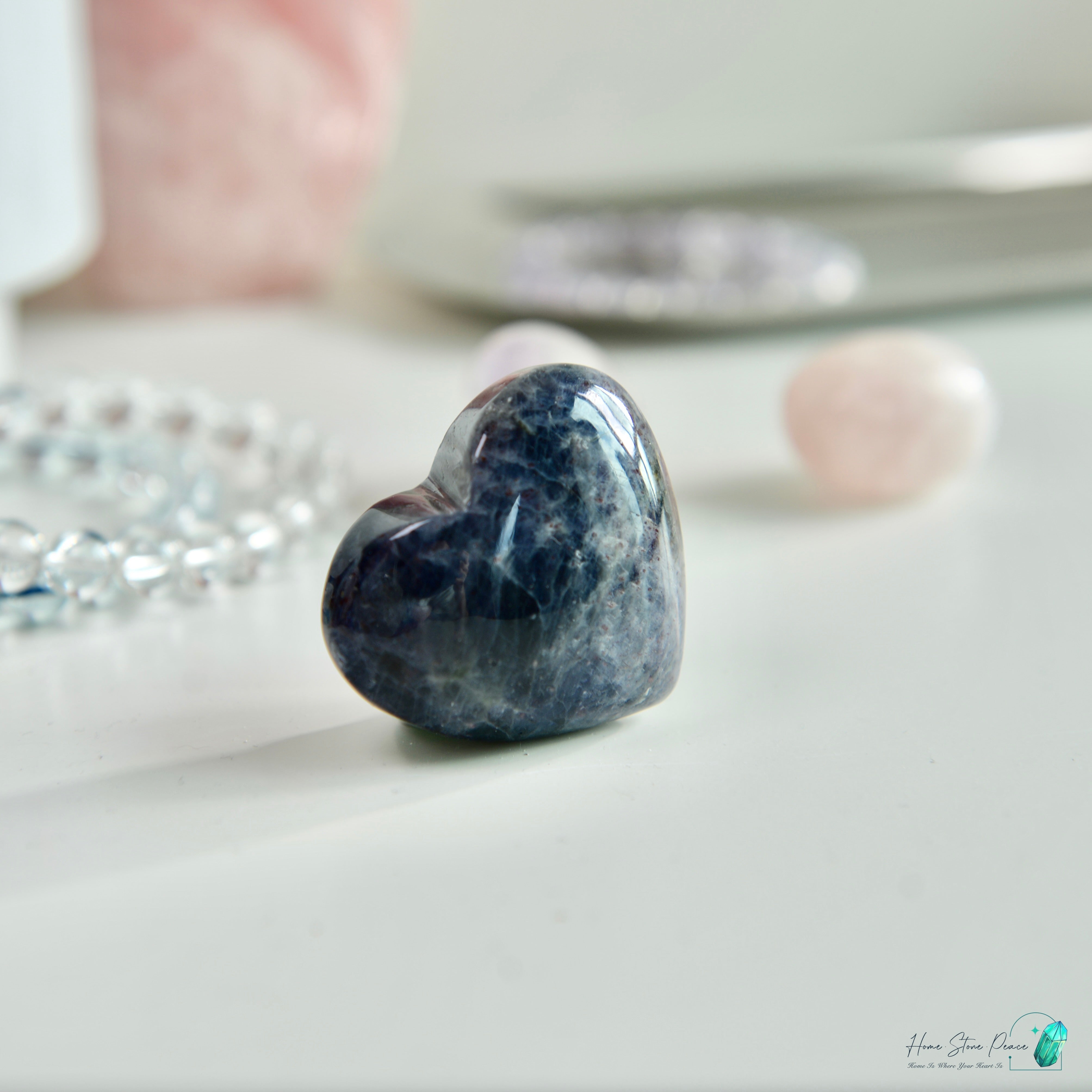 血滴堇青磁鐵礦共生心心 Bloodshot Lolite Heart with Magnetite