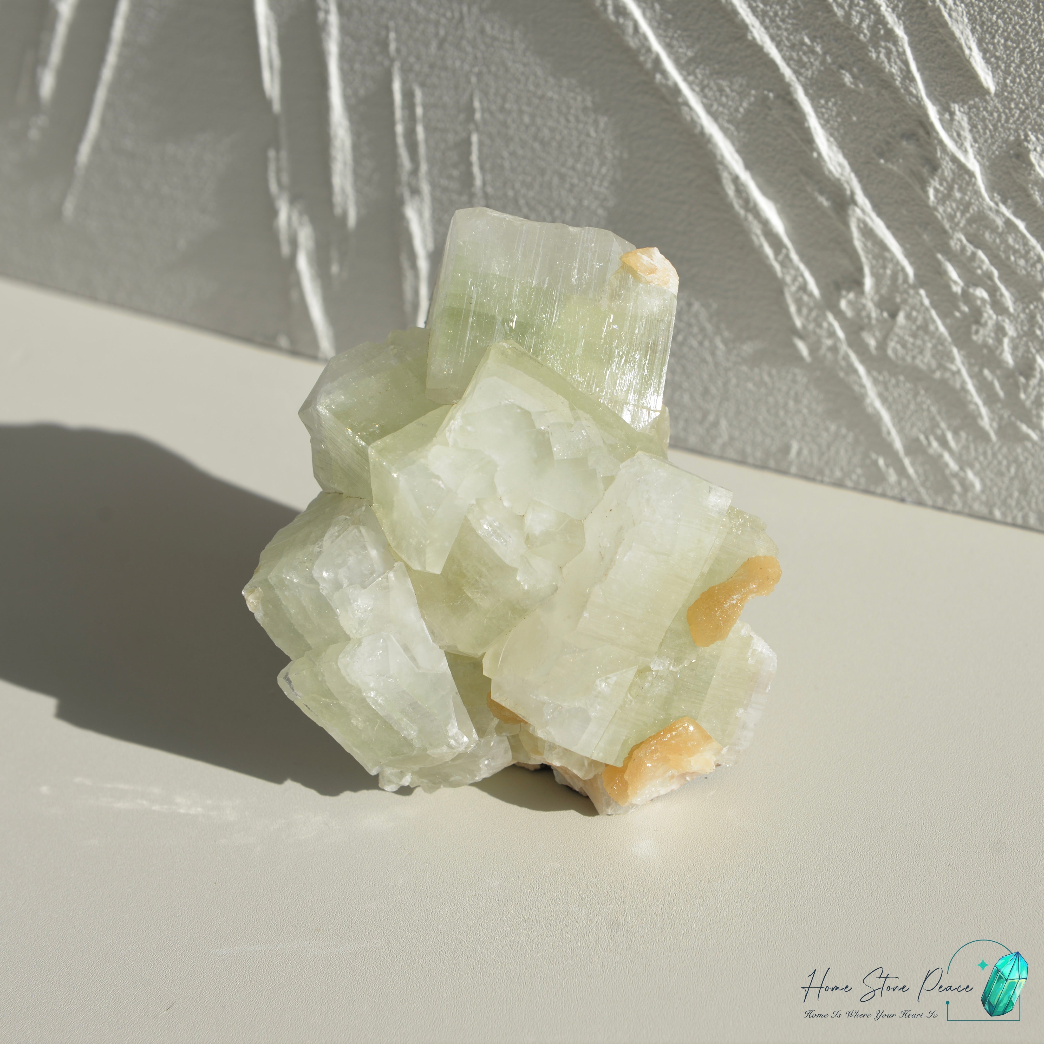 精品印度大顆綠魚眼石橙輝沸石共生原石 Green Apophyllite with Peach Stilbite Cluster