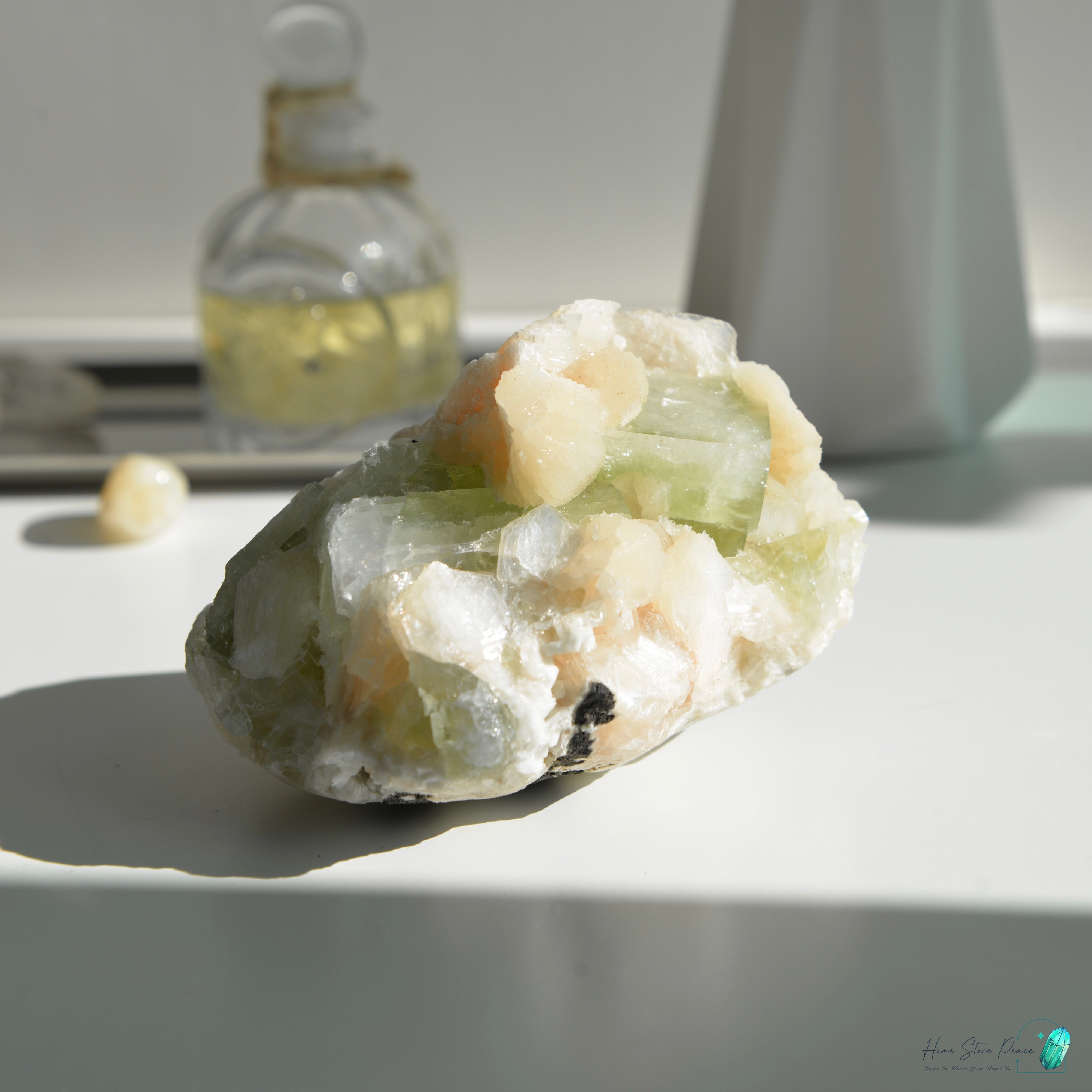 精品印度大顆綠魚眼石橙輝沸石共生原石 Green Apophyllite with Peach Stilbite Cluster