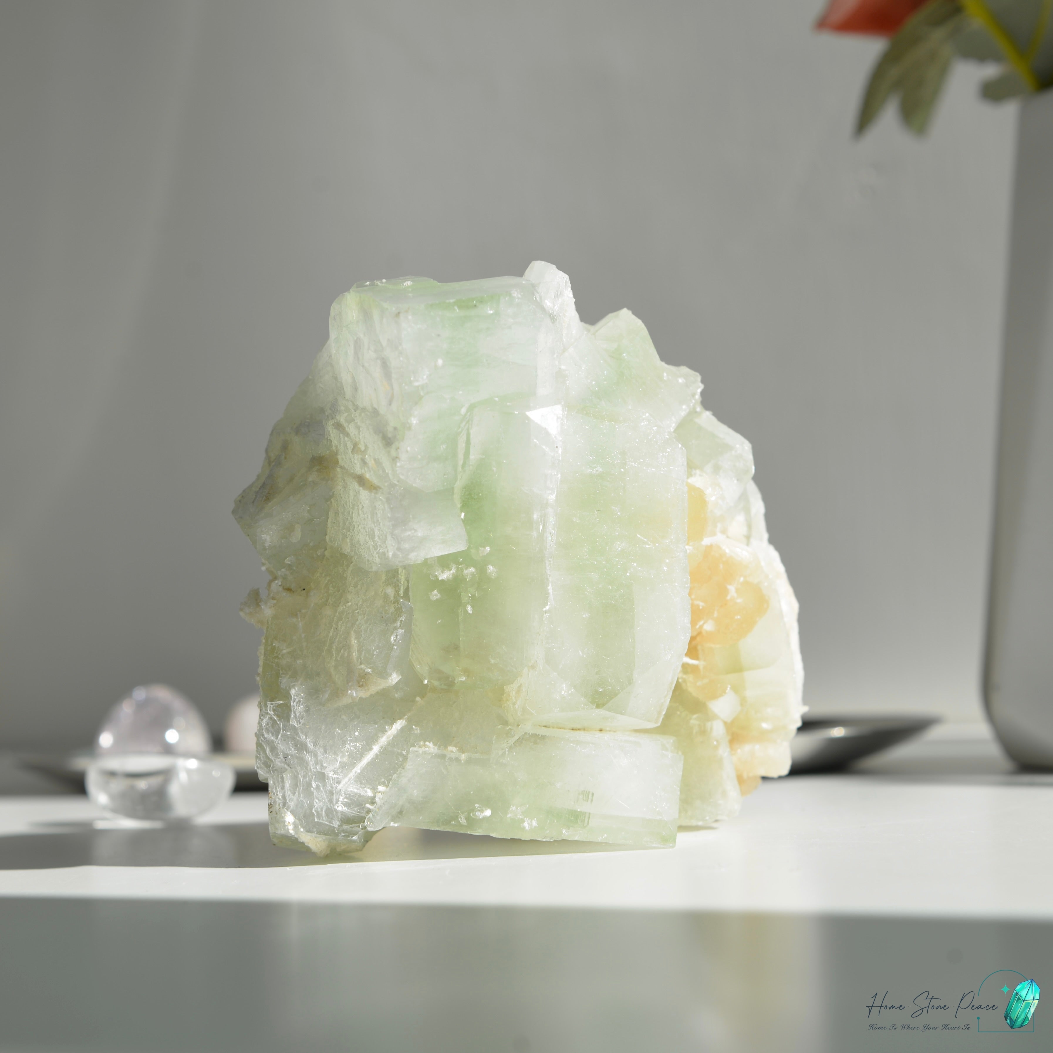 精品印度大顆綠魚眼石橙輝沸石共生原石 Green Apophyllite with Peach Stilbite Cluster