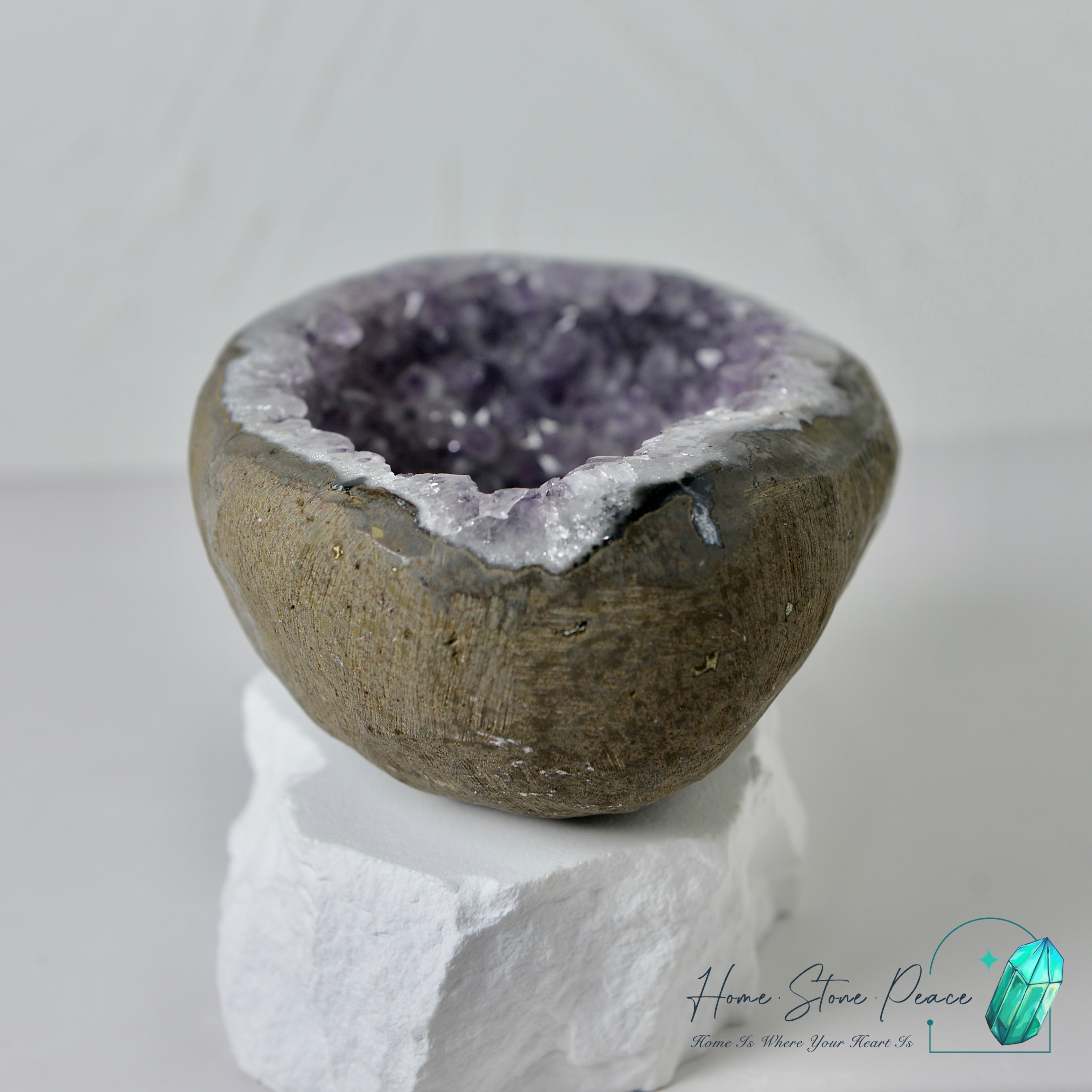 Amethyst Geode 紫水晶洞