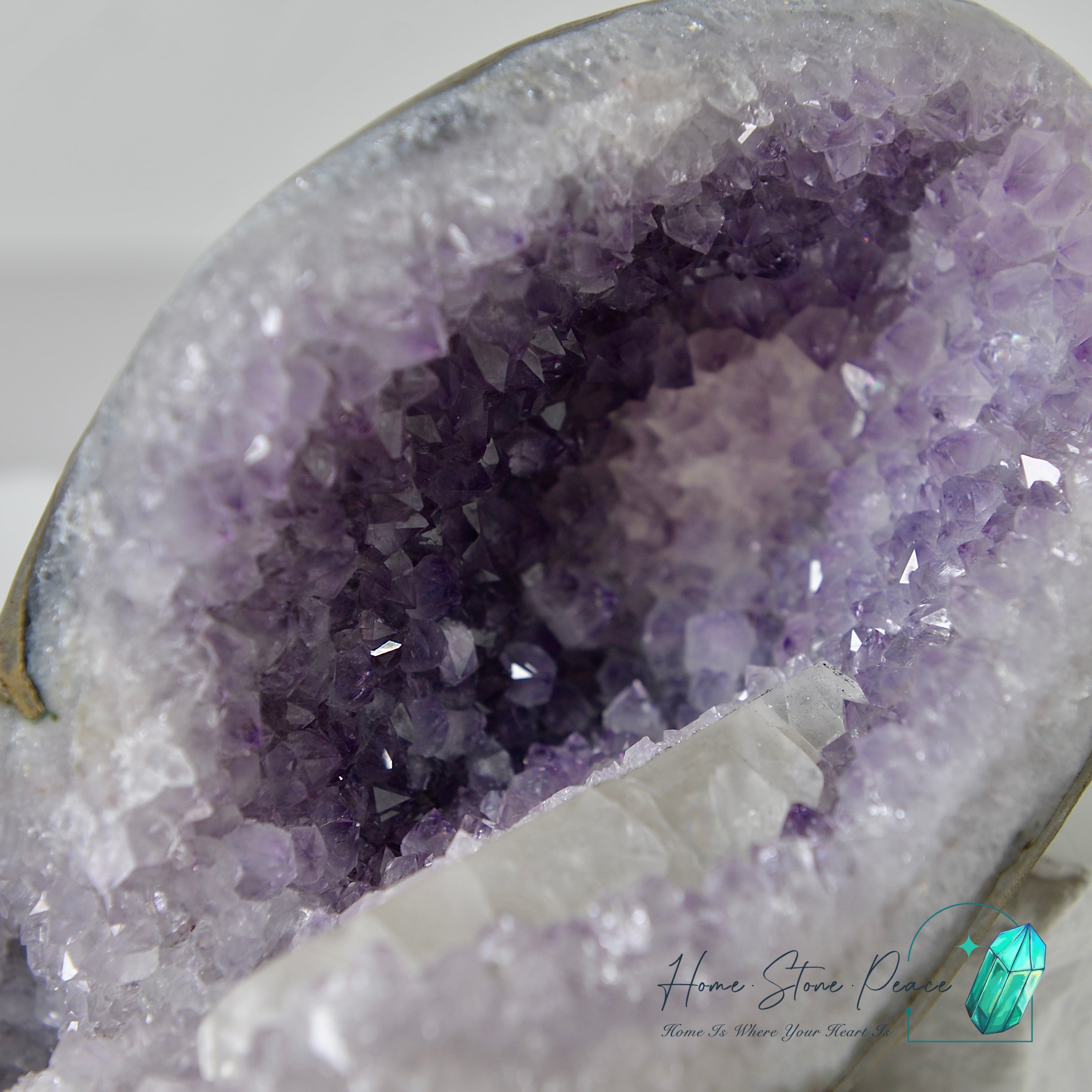 Lavender Amethyst and Calcite Geode  淺紫水晶方解石共生晶洞
