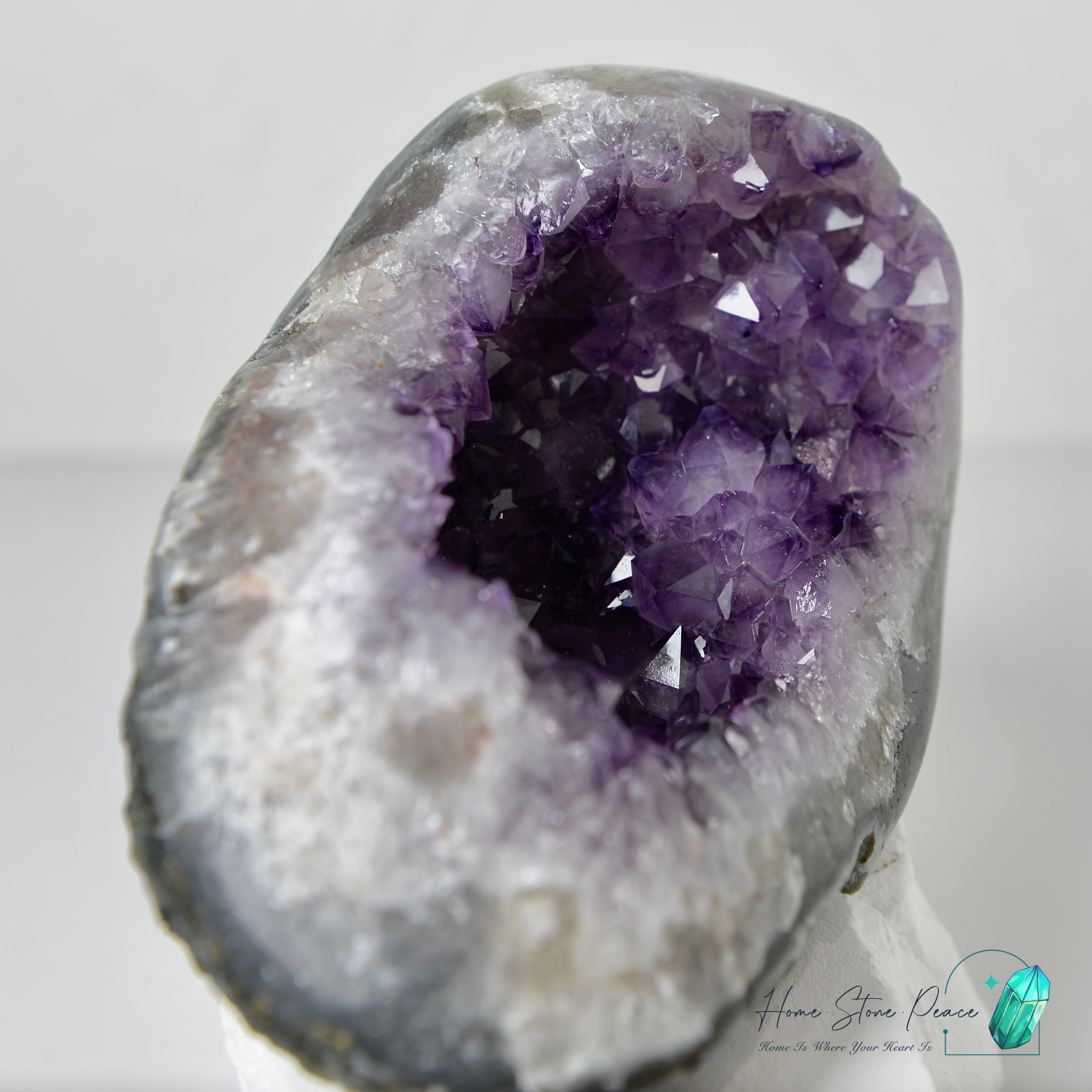 Amethyst Geode 紫水晶洞