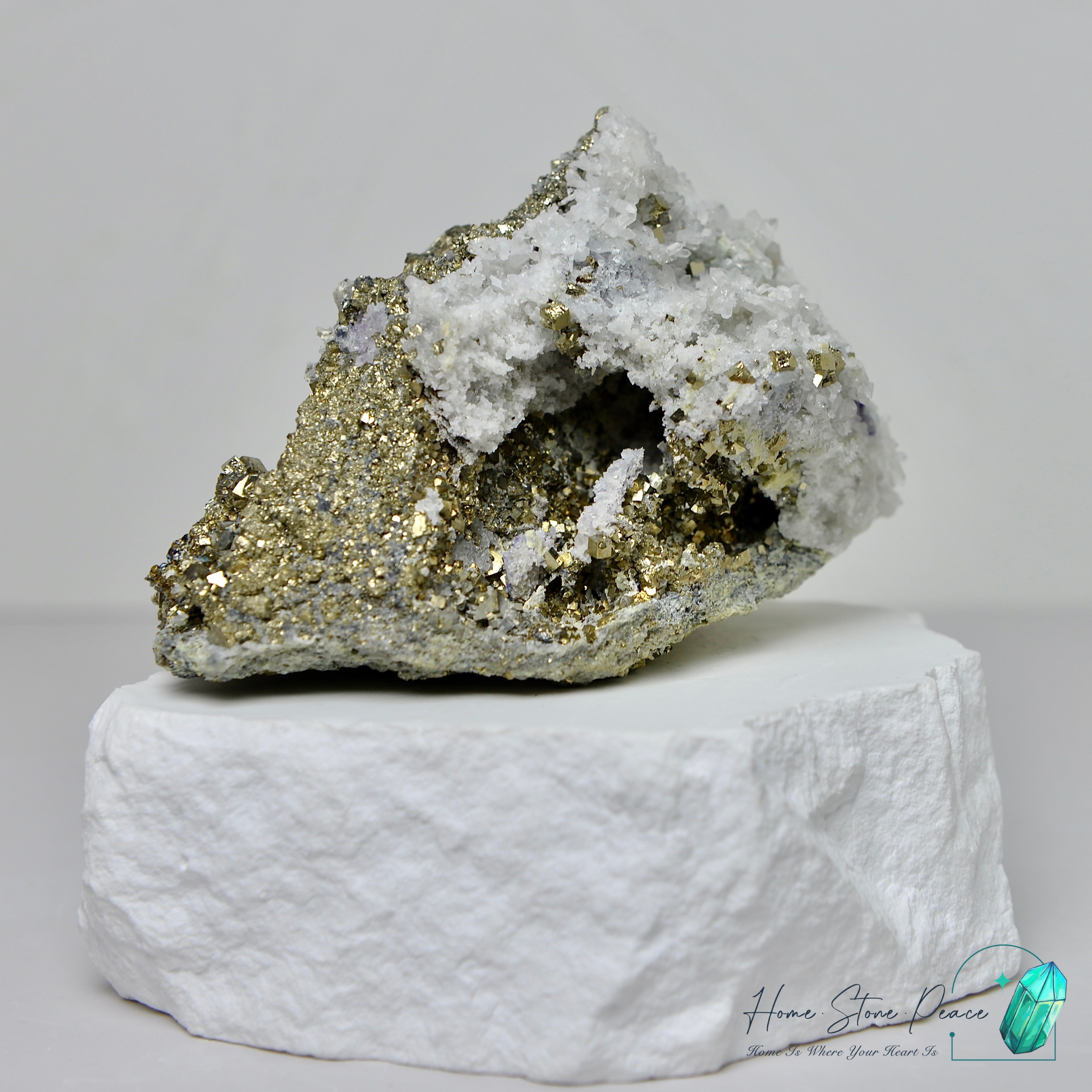 黃鐵礦方解石共生原石 Pyrite Cluster with Calcite