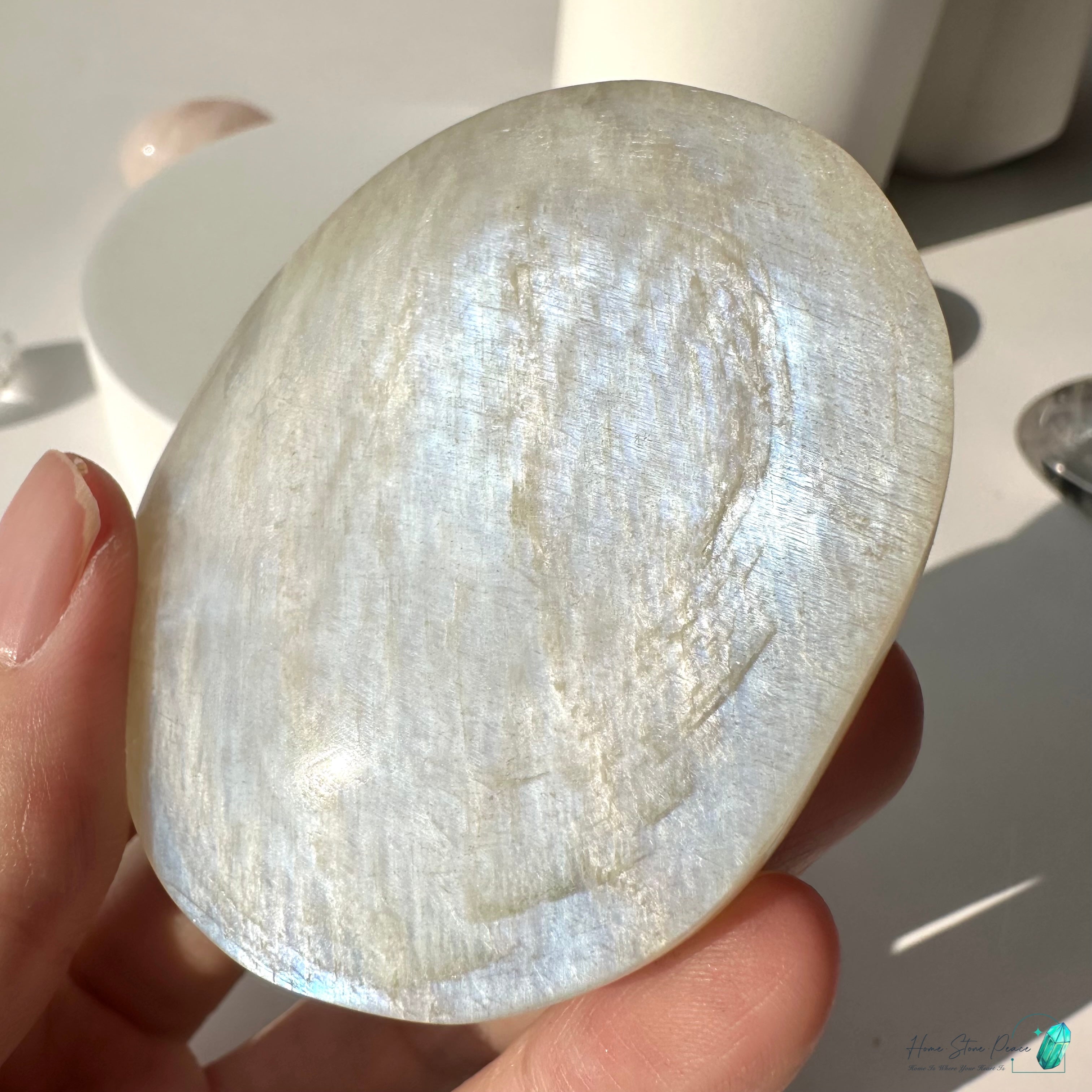 坦桑尼亞月光石手握石 Tanzanian Moonstone Palm Stone